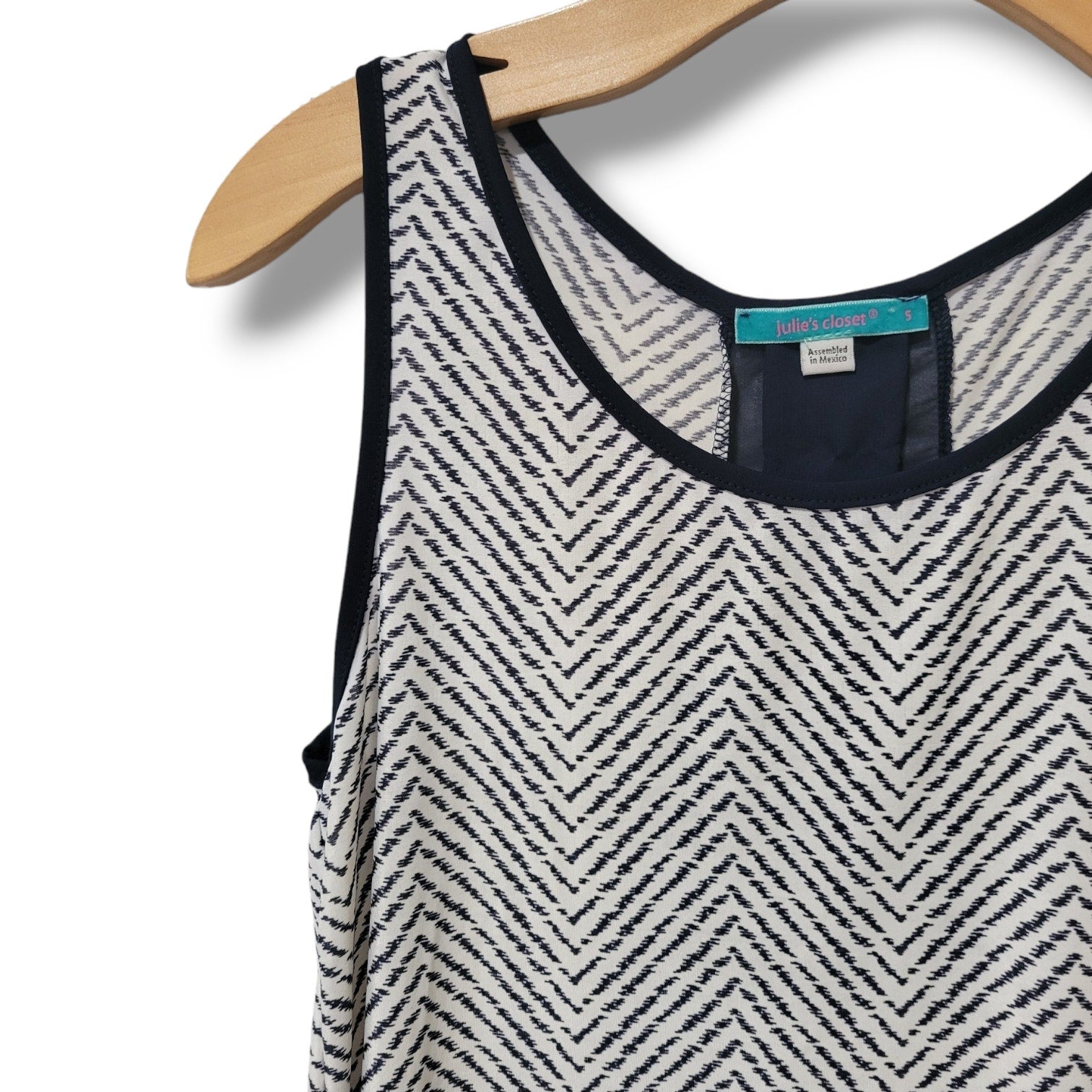 Julie’s Closet Women’s Multicolor Tribal Chevron Print Sleeveless Blouse Small