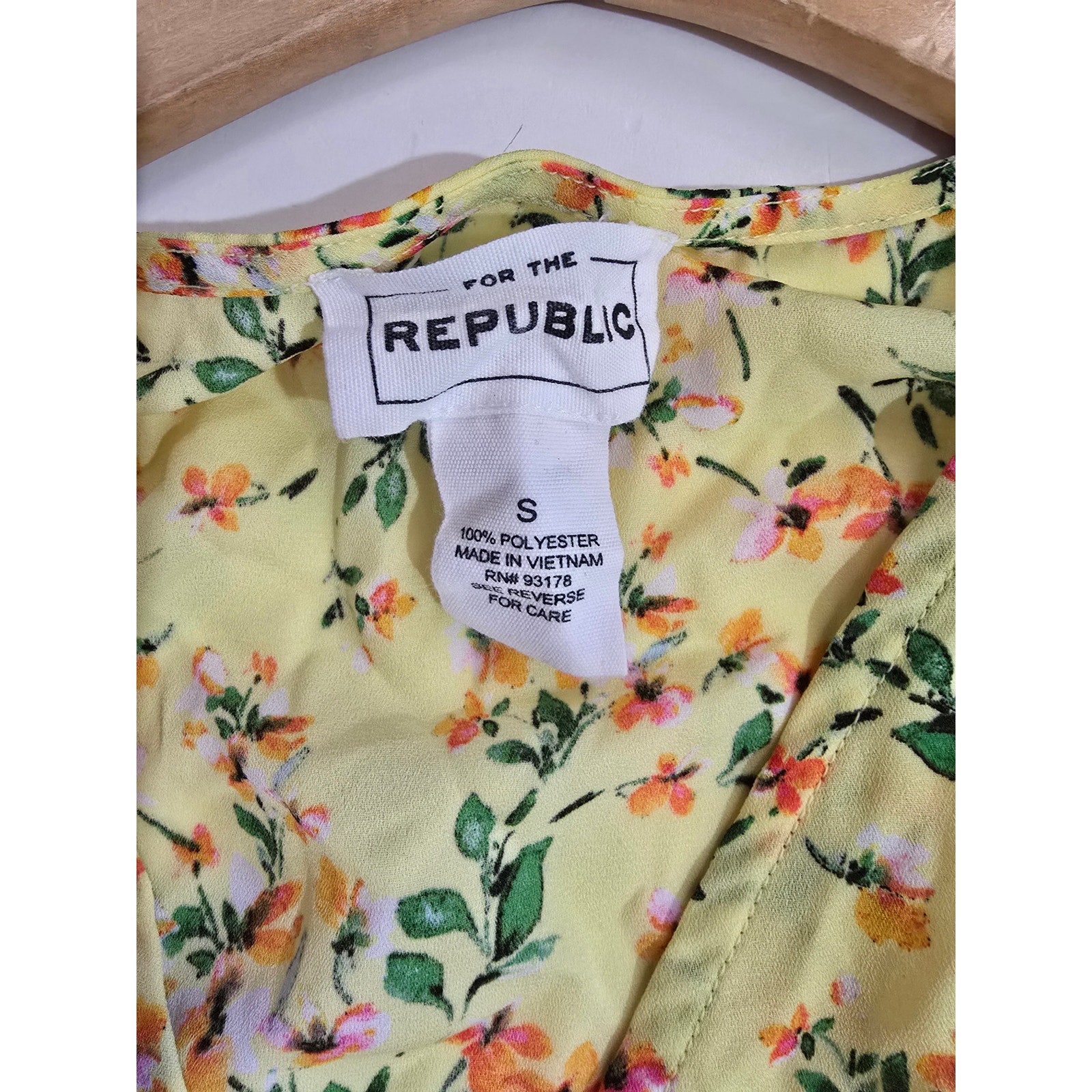 For the Republic Women’s Yellow Floral Long Sleeve Wrap Smocked small Blouse