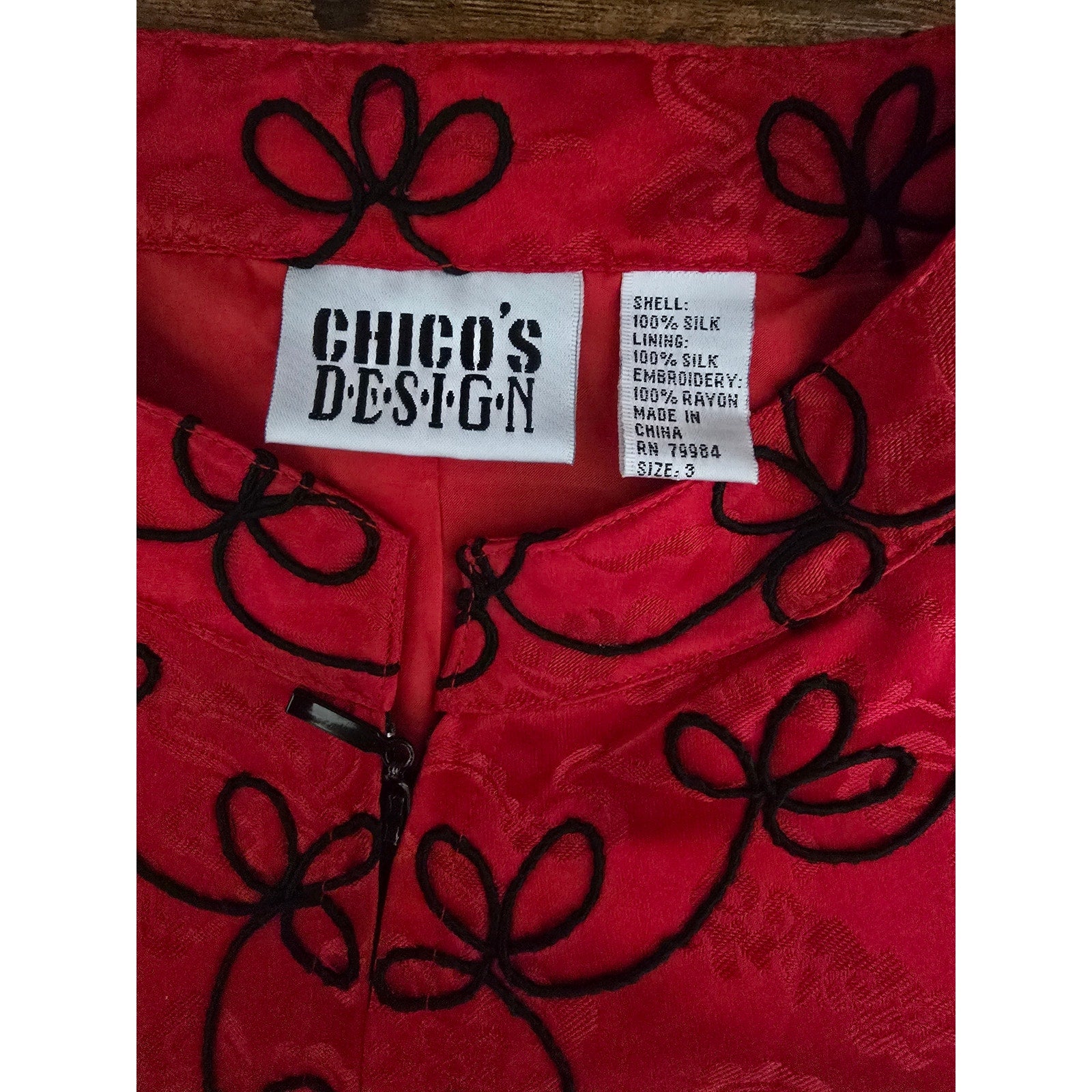 Chico's Design Vintage Women's Size 3 Red Silk Black Embroidered Zip Jacket