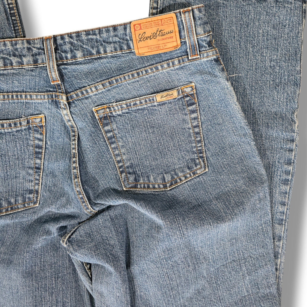 Levis Strauss Signature Mid-Rise Stretch Bootcut Jeans – Misses 12M