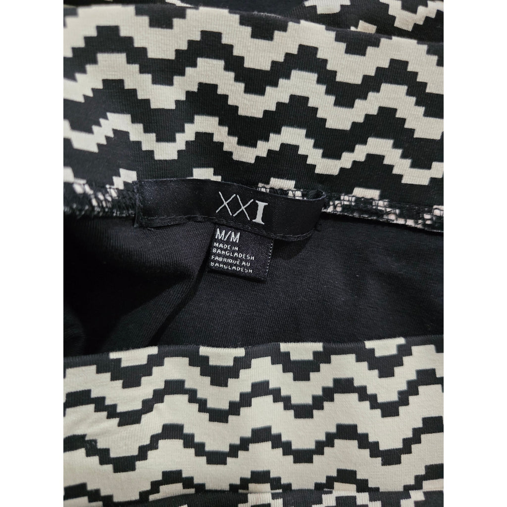 XXI Forever 21 Black and White Zig Zag Chevron Mini Skirt