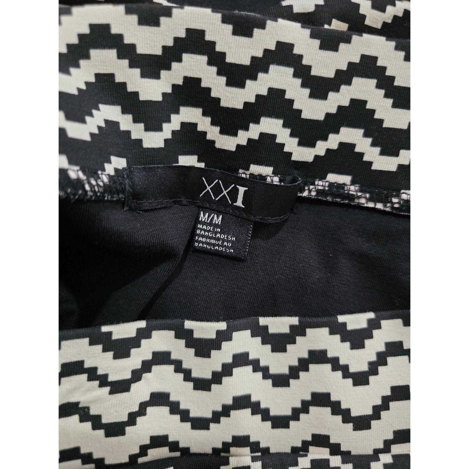 XXI Forever 21 Black and White Zig Zag Chevron Mini Skirt