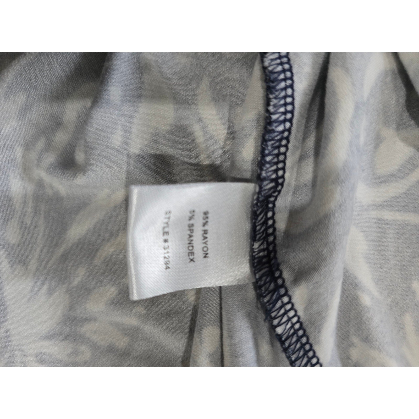TravelSmith Navy & White Floral Long Sleeve V-Neck Top – Petite Medium
