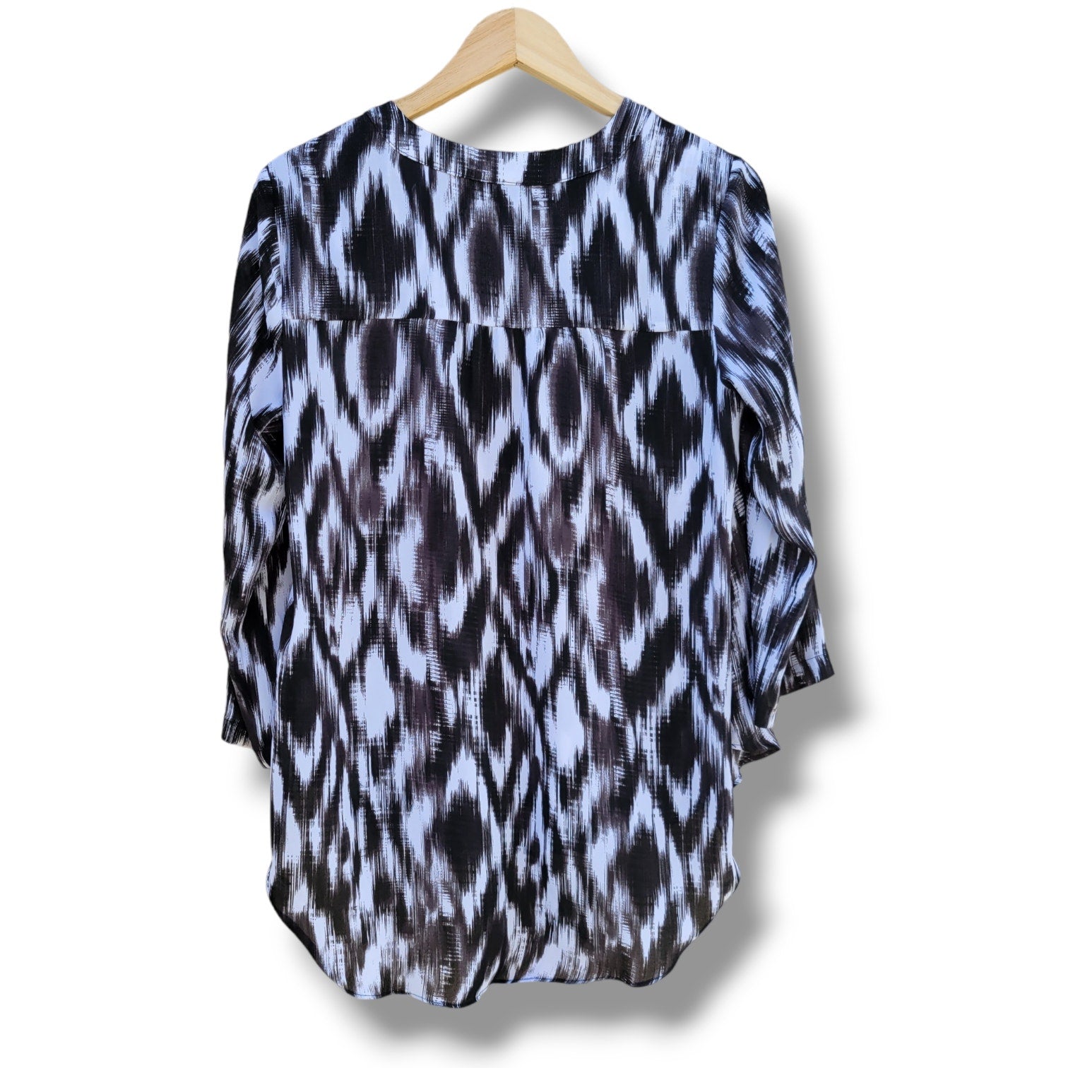 a.n.a A New Approach Black White Abstract Blouse Women’s Small 3/4 Sleeve