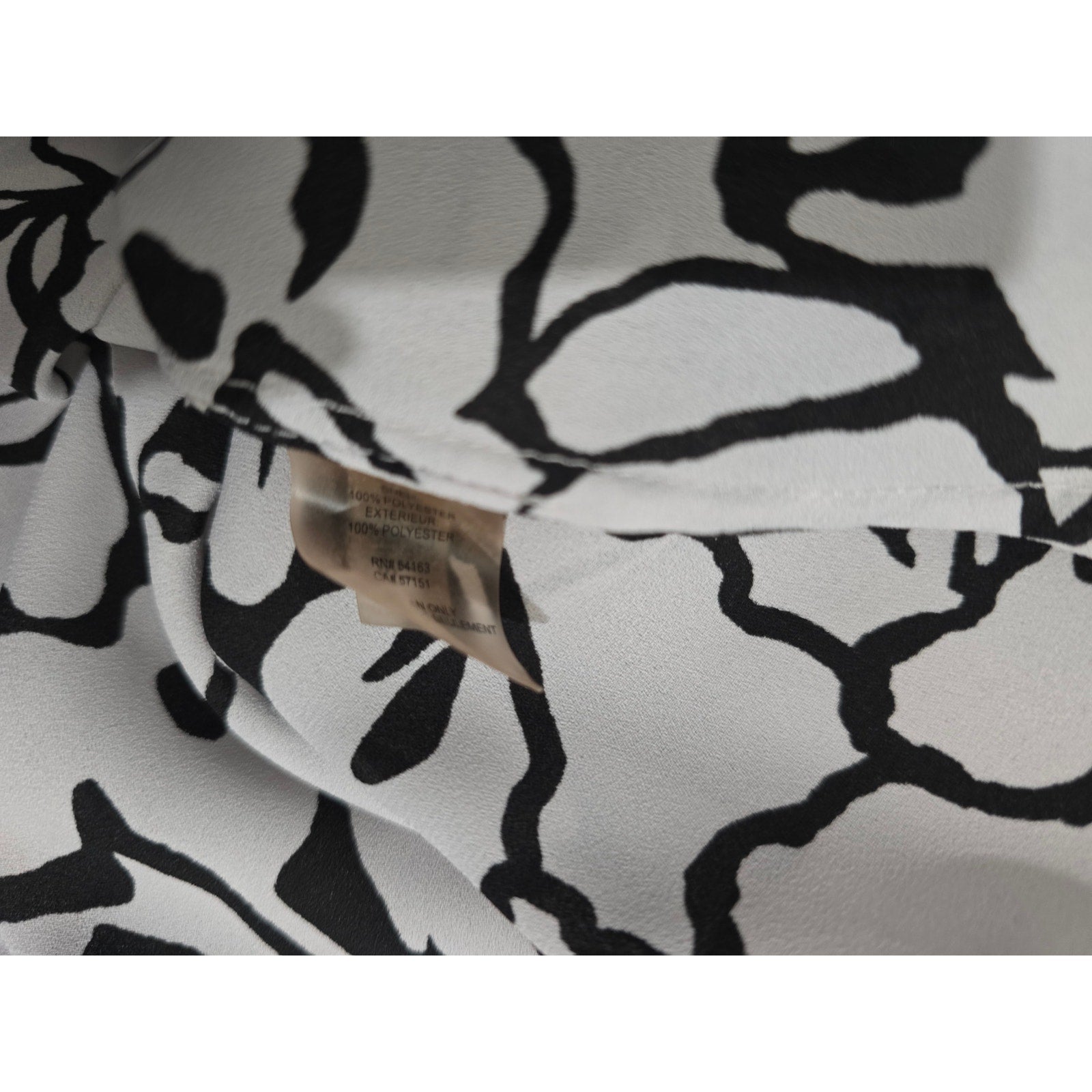 Ivanka Trump women’s Black & White Abstract Floral Tunic Blouse - small