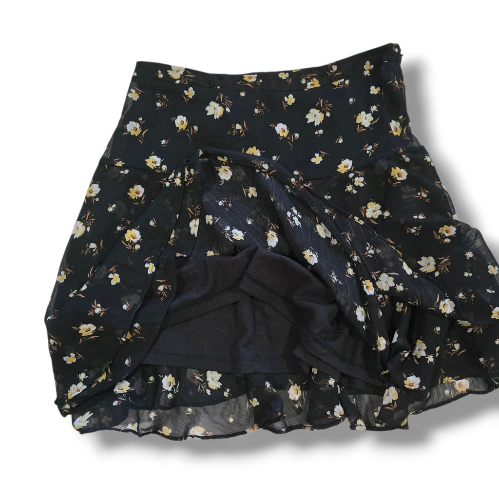 Old Navy Women’s Black Floral Sheer Lined Skirt – Size 0, 27” Waist, 18” Length