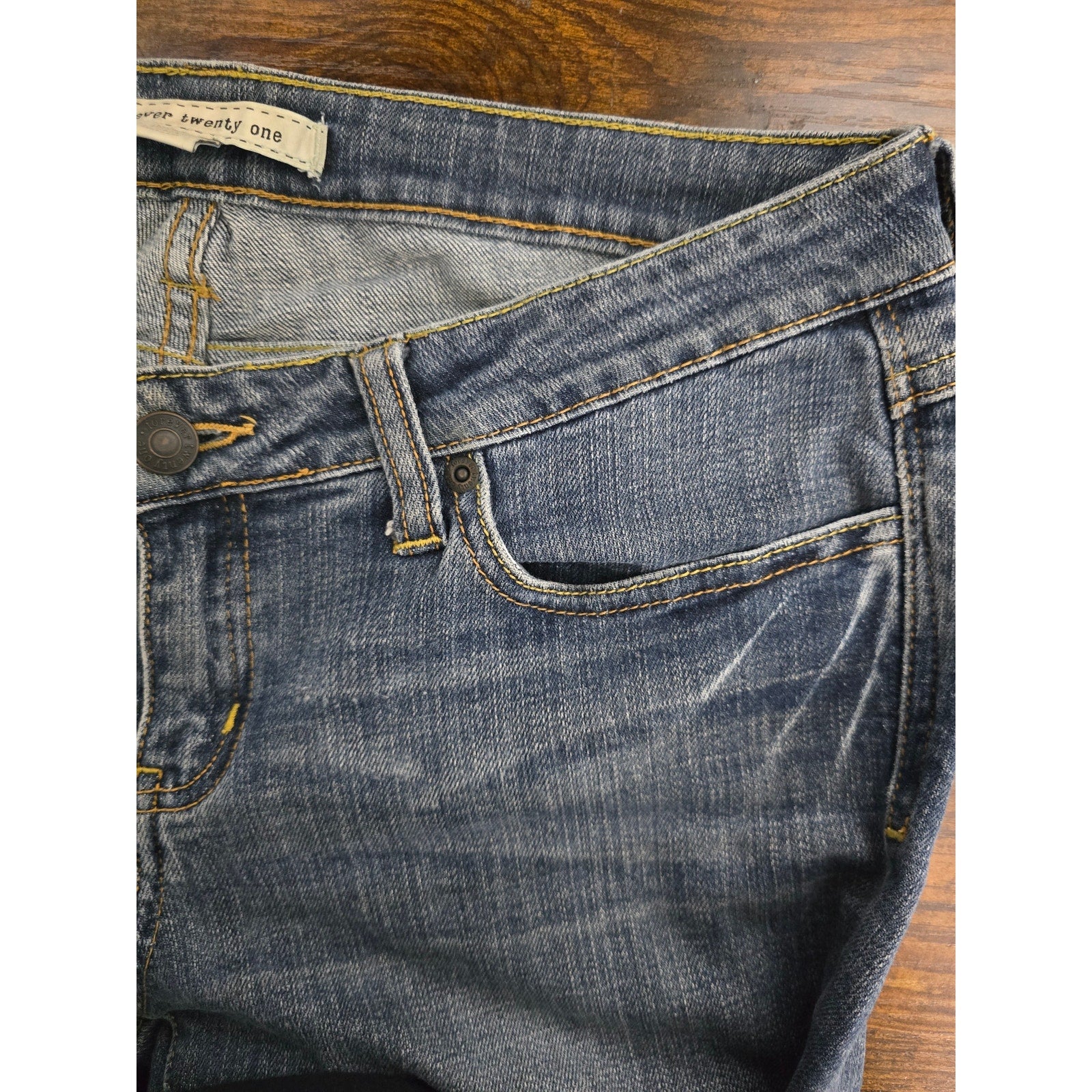 Forever 21 women's Low-Rise Medium Wash Skinny Jeans