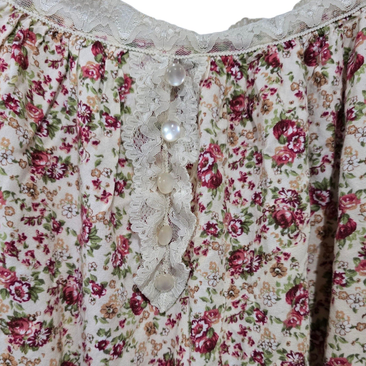 Dressbarn Woman Floral Lace Trim Puff Sleeve Blouse – Size 18/20 Made in USA