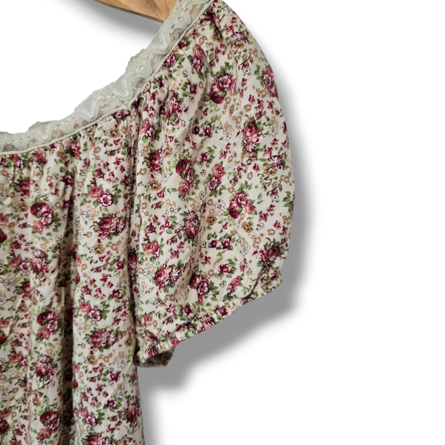Dressbarn Woman Floral Lace Trim Puff Sleeve Blouse – Size 18/20 Made in USA