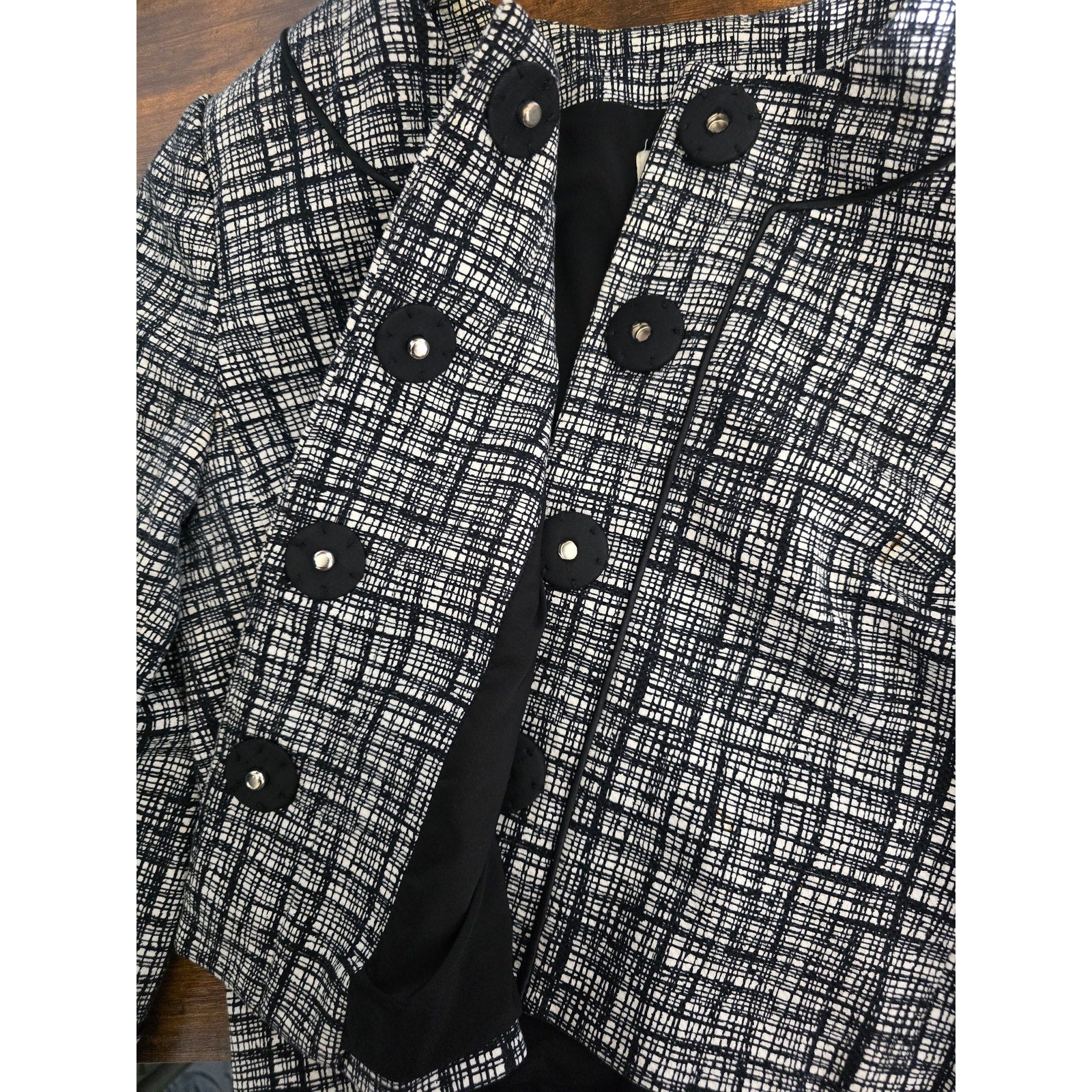 White House Black Market Women's Black White Textured Snap Front Crop Jacket
