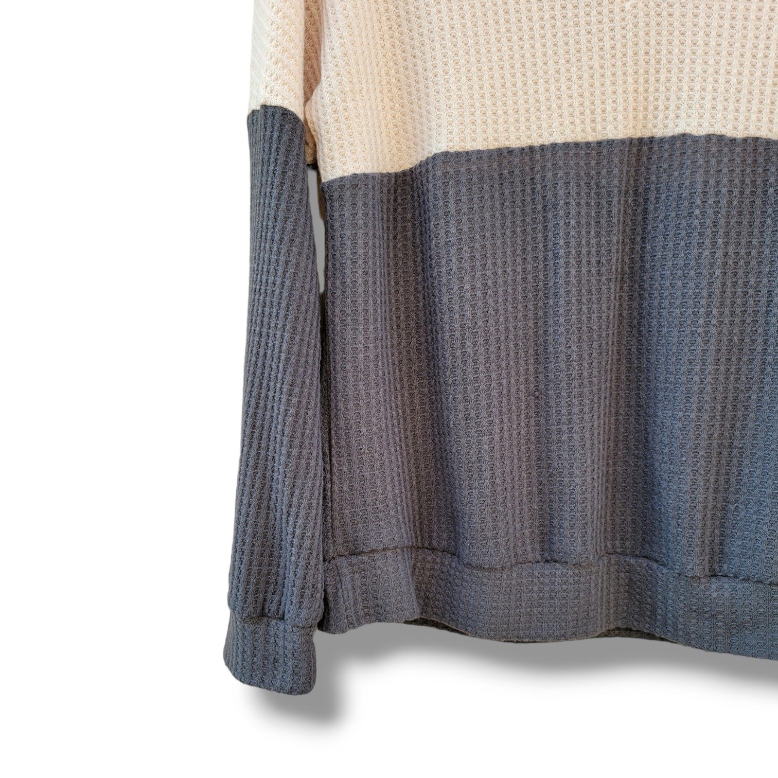 Women’s Ivory & Gray Colorblock Waffle Knit Sweater – Size Medium