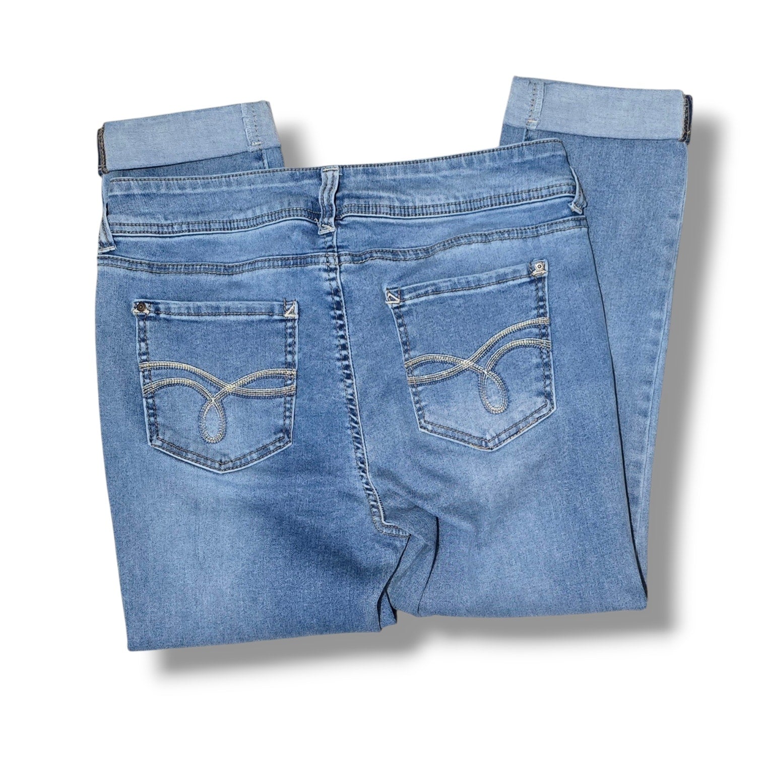 WallFlower Juniors Size 13 The Ultra Fit Distressed Cuffed Crop Capri Jeans