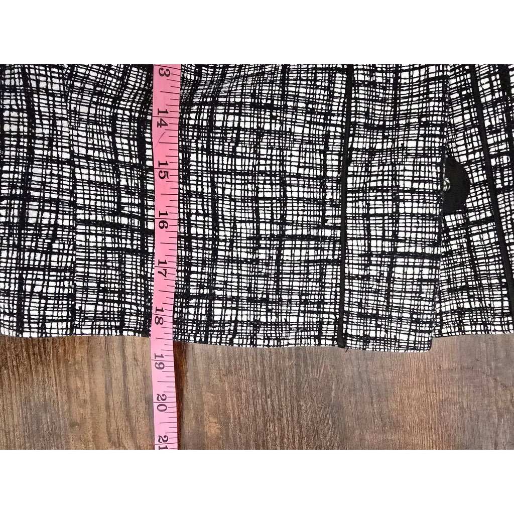 White House Black Market Women's Black White Textured Snap Front Crop Jacket