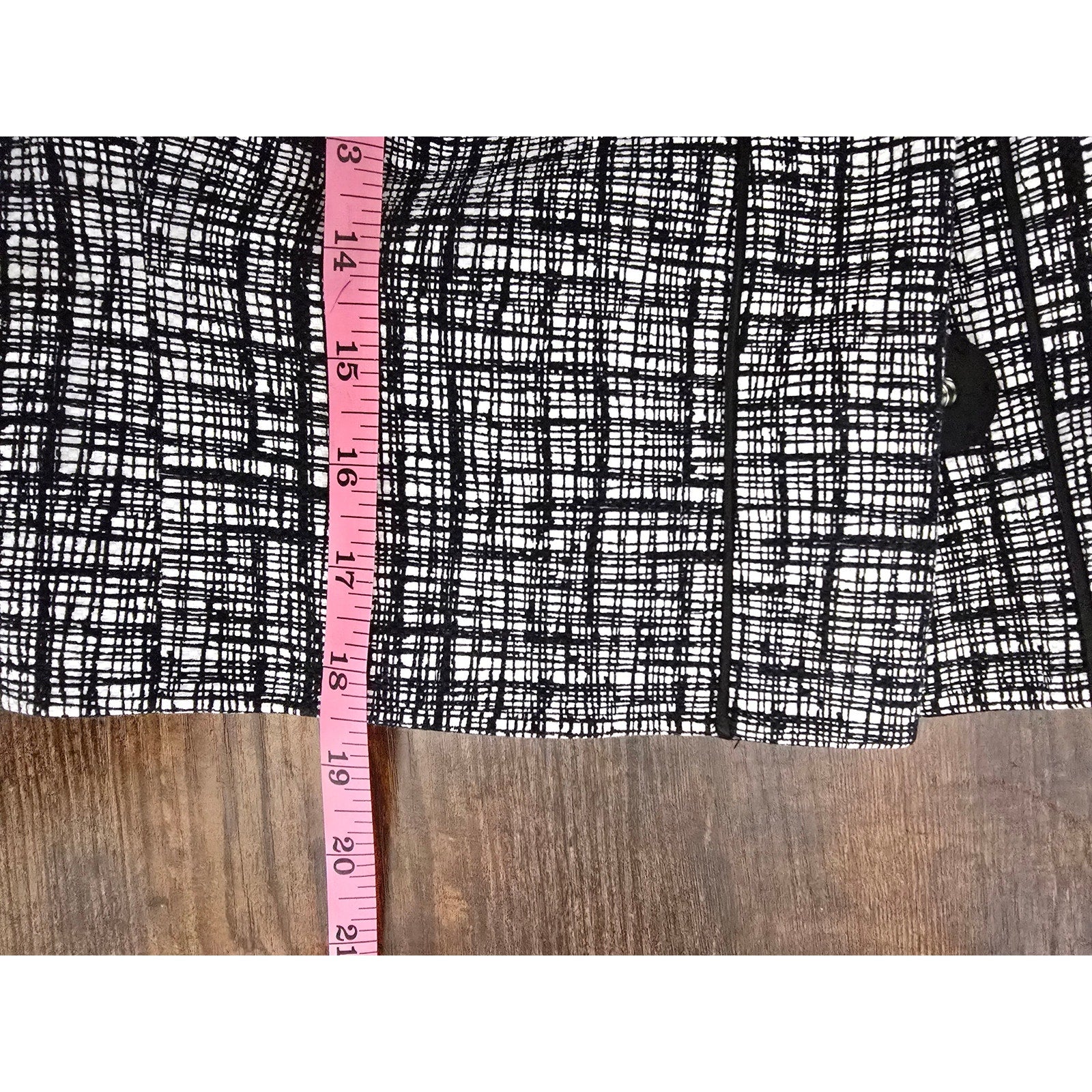 White House Black Market Women's Black White Textured Snap Front Crop Jacket