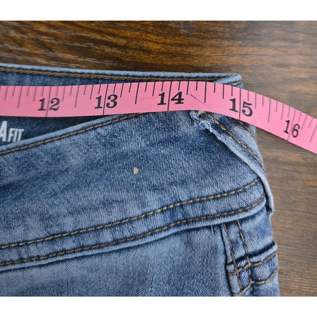 WallFlower Juniors Size 13 The Ultra Fit Distressed Cuffed Crop Capri Jeans