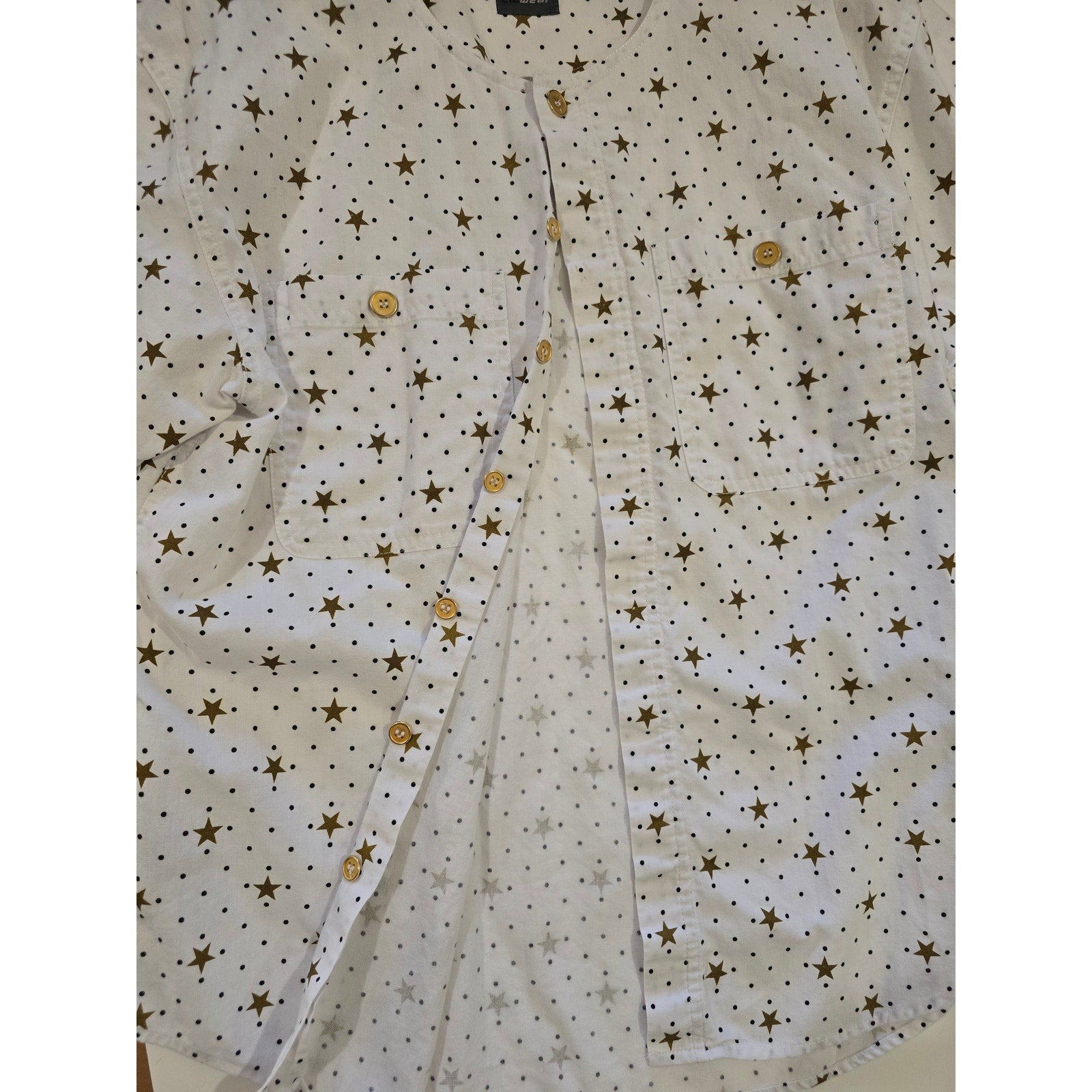 Lizwear Men's Short Sleeve Button-Down Gold Star Print small