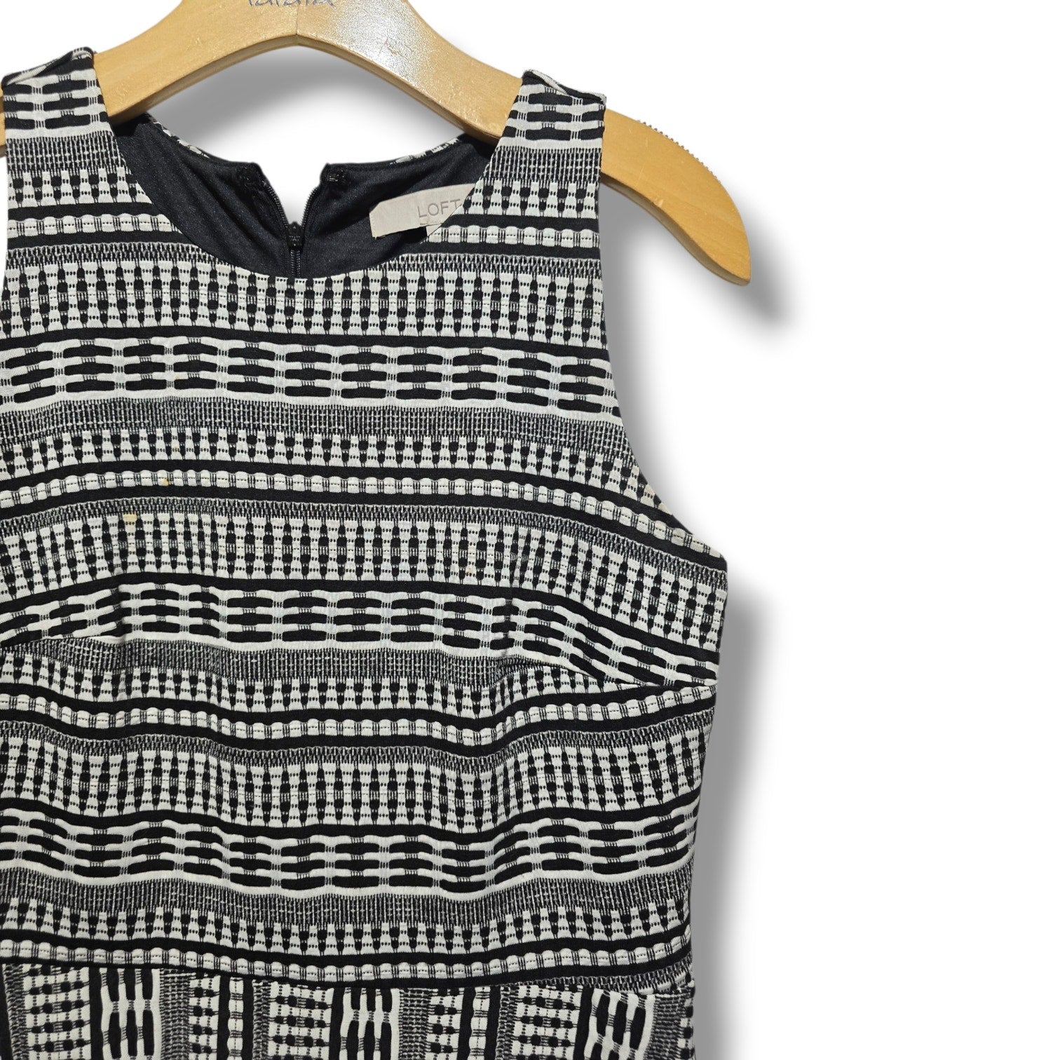 LOFT Women's Size 6 Black White Geometric Textured Knit Fit & Flare Dress