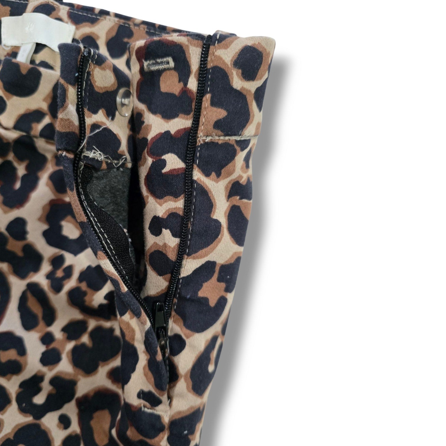 H&M women's brown animal leopard print skinny fit pants - size 2