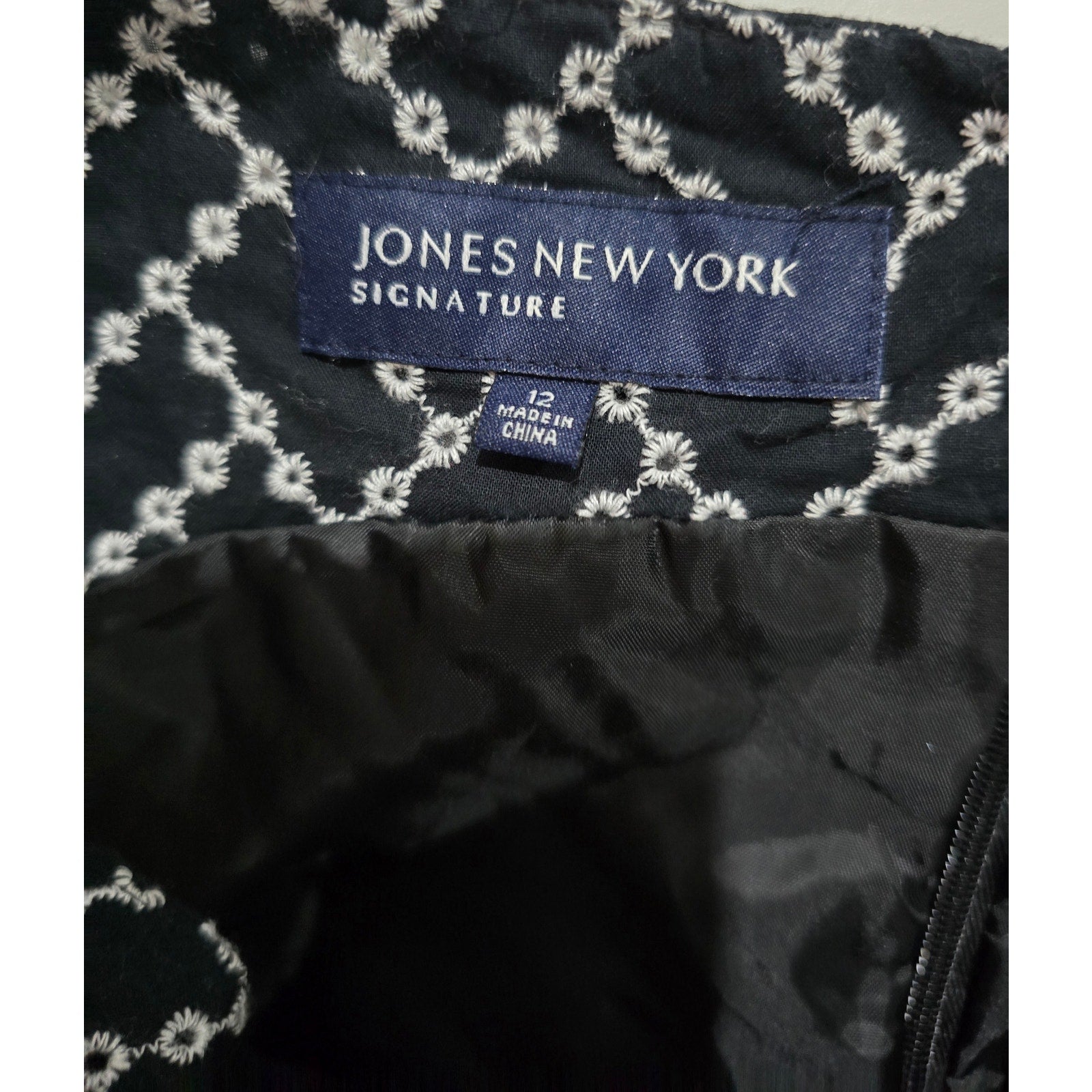 Jones New York Signature Women’s Black & White Textured Sleeveless Sheath Dress