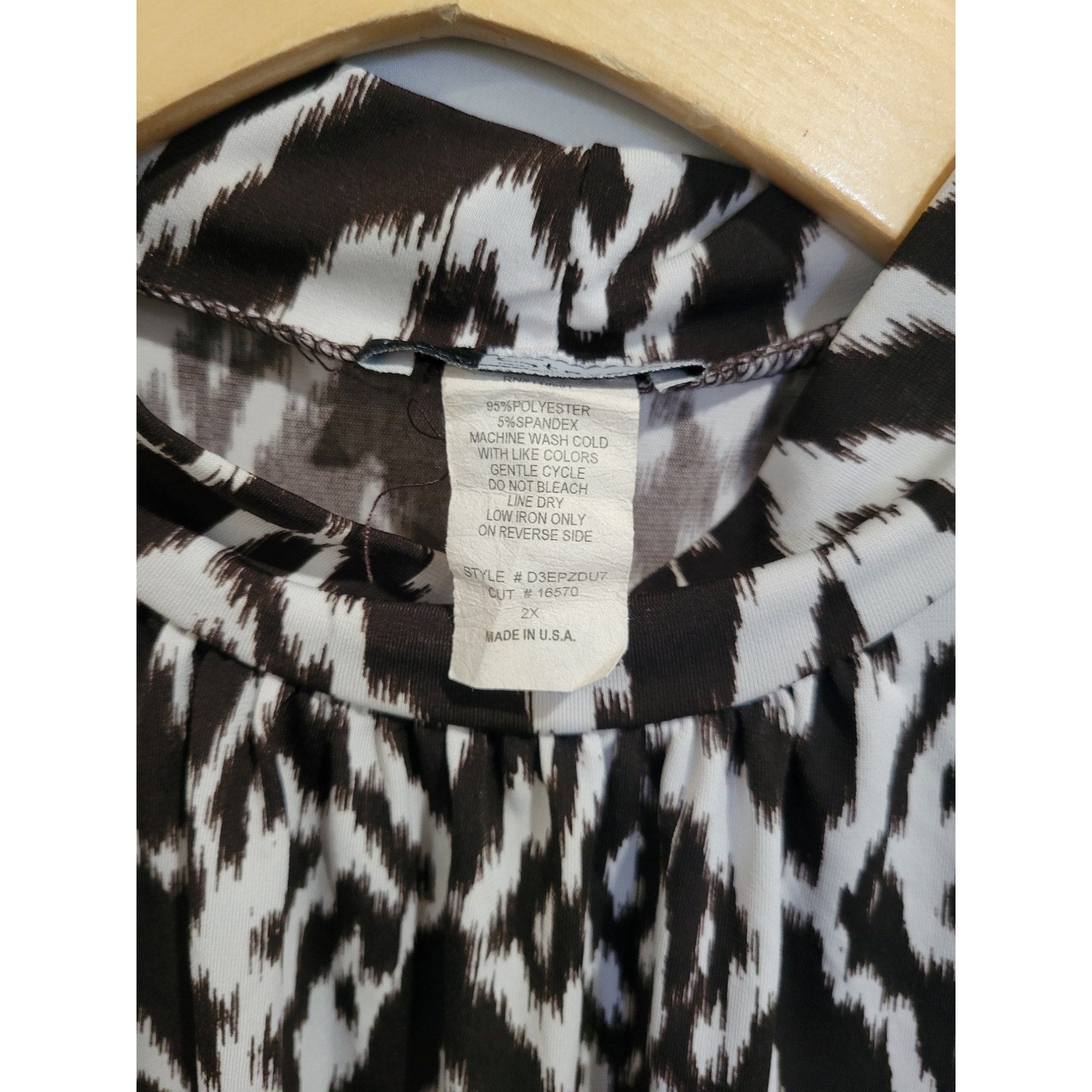 KC Stevens Women's Plus Size brown & White high neck sleeveless blouse - 2x