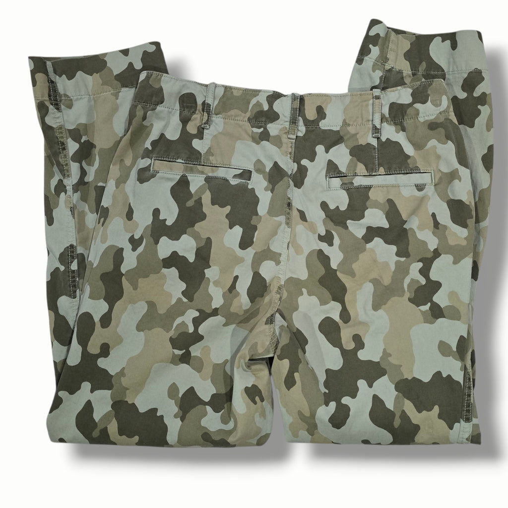 GAP Women’s High Rise Camo Girlfriend Chino Pants Size 6