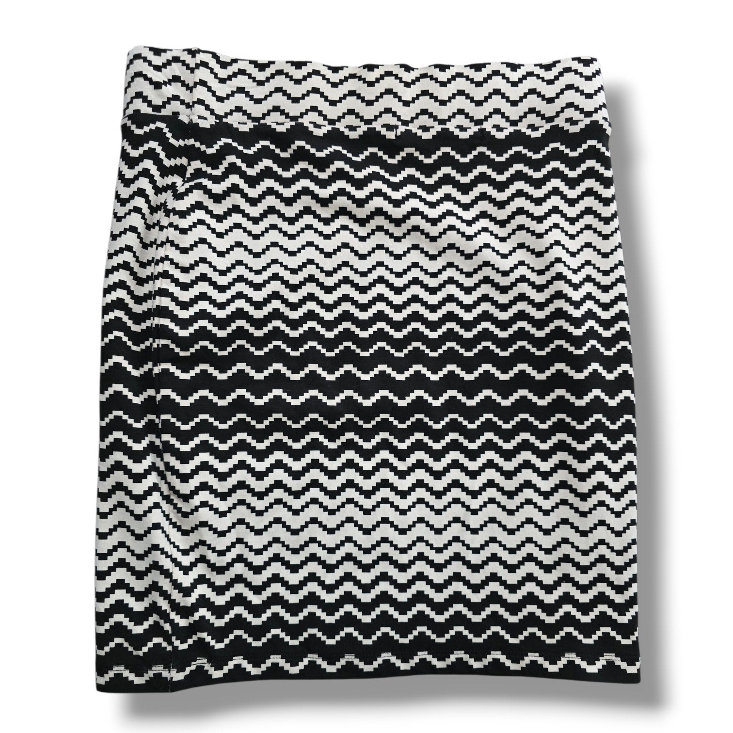 XXI Forever 21 Black and White Zig Zag Chevron Mini Skirt