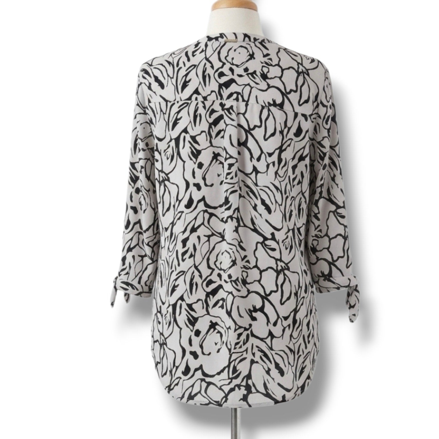 Ivanka Trump women’s Black & White Abstract Floral Tunic Blouse - small