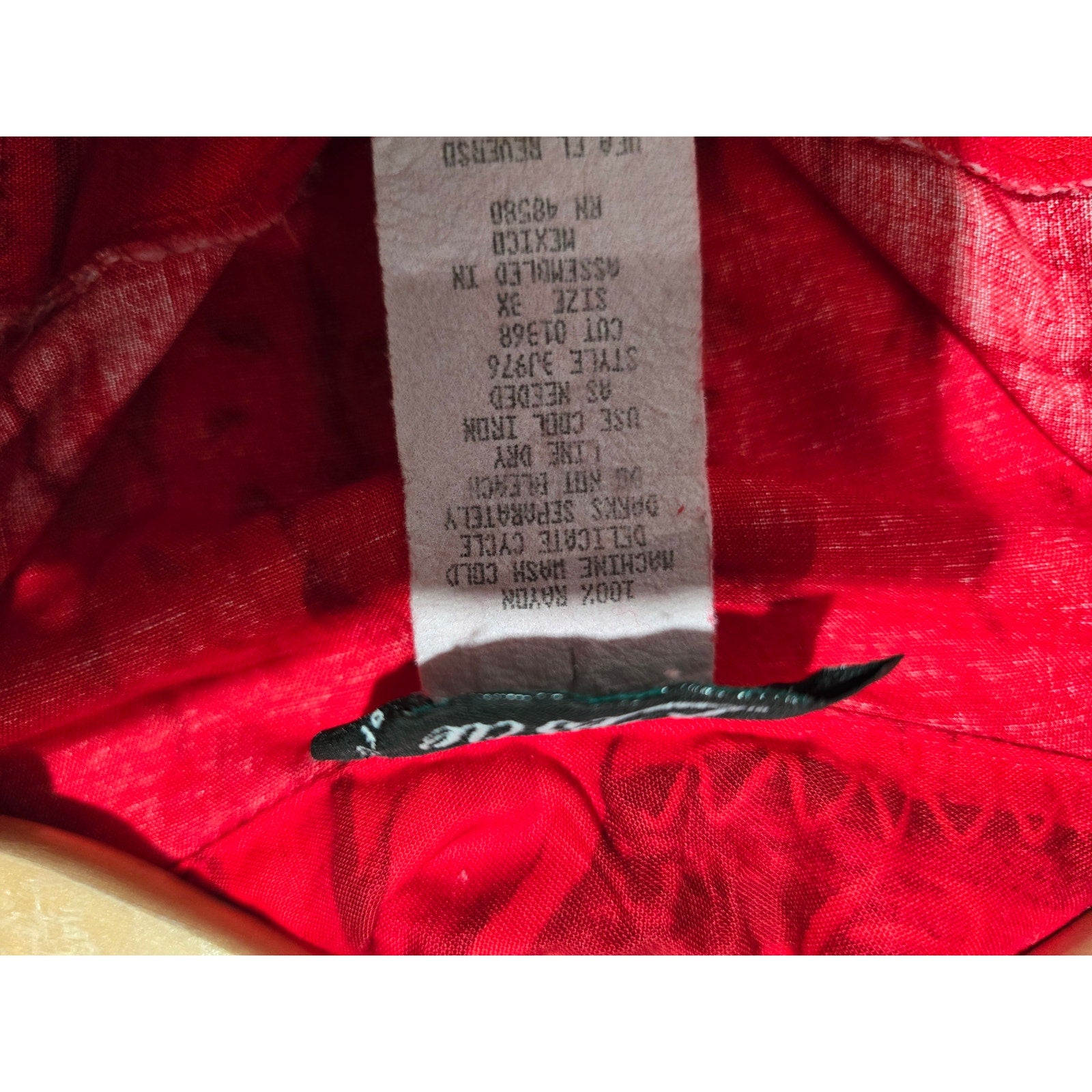 Michele Leslie of California Vintage Women’s Red Abstract Button-Up Top Size 3X