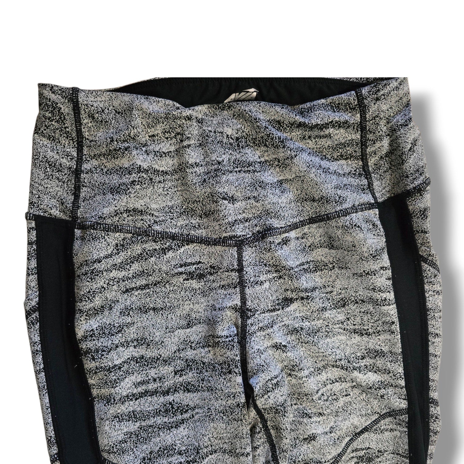 Avia Women's High-Rise Jacquard Workout Leggings with Pockets - Medium