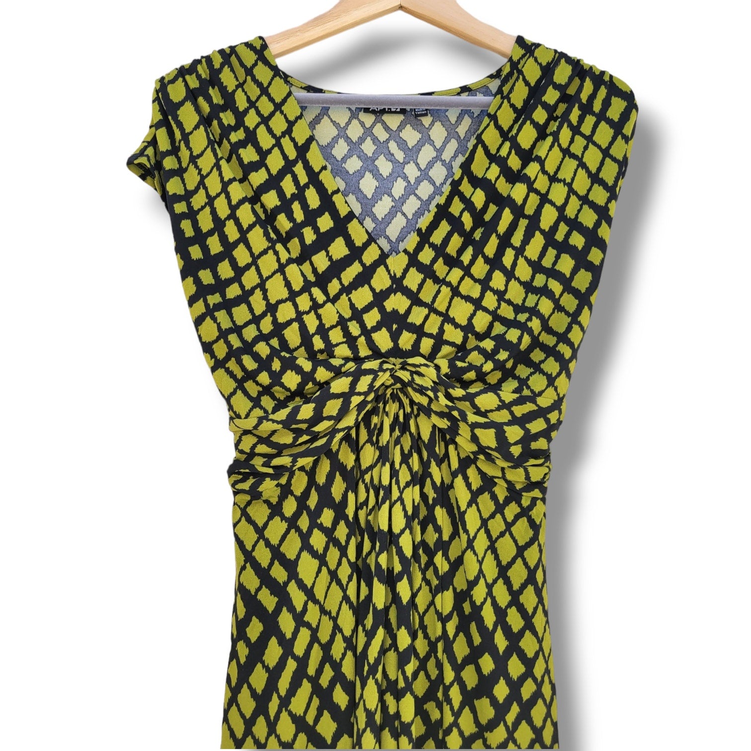 Apt. 9 Women’s Green Black Knot Front Stretch Dress - Medium