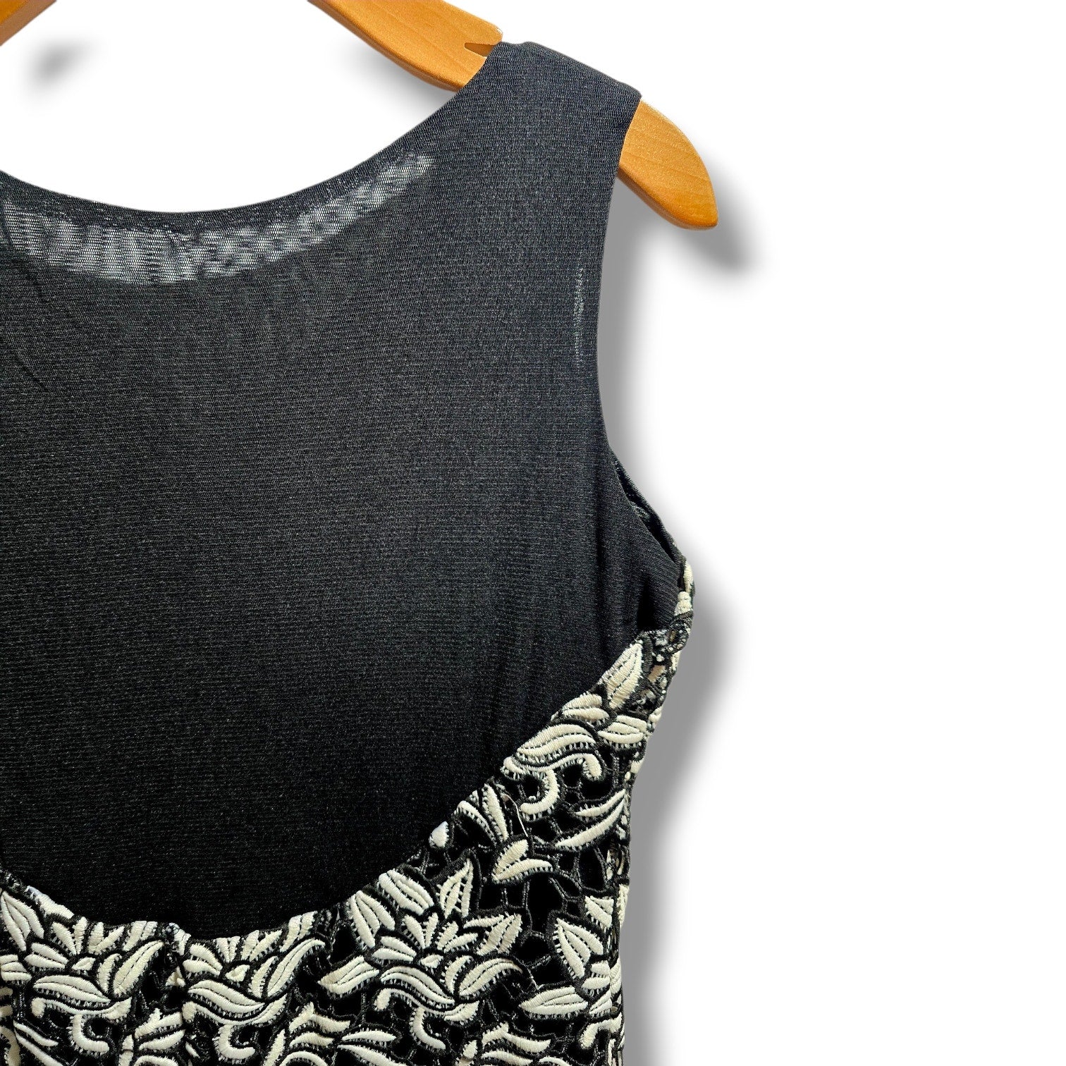 Etincelle Couture women's Black & White Embroidered Lace Dress