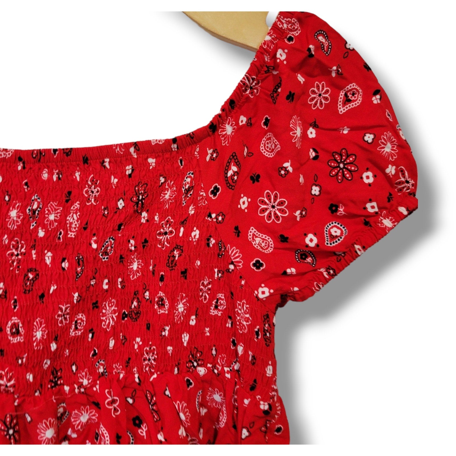 No Boundaries Juniors red bandanna print front twist Smocked short sleeves top