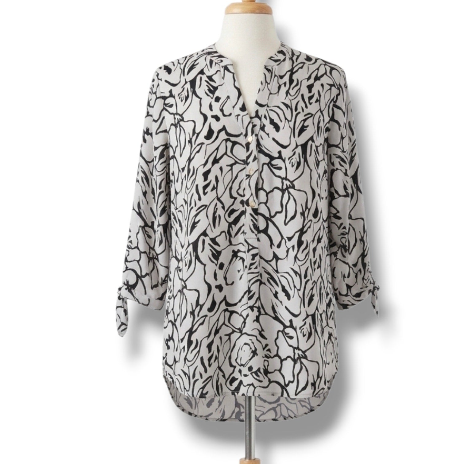 Ivanka Trump women’s Black & White Abstract Floral Tunic Blouse - small