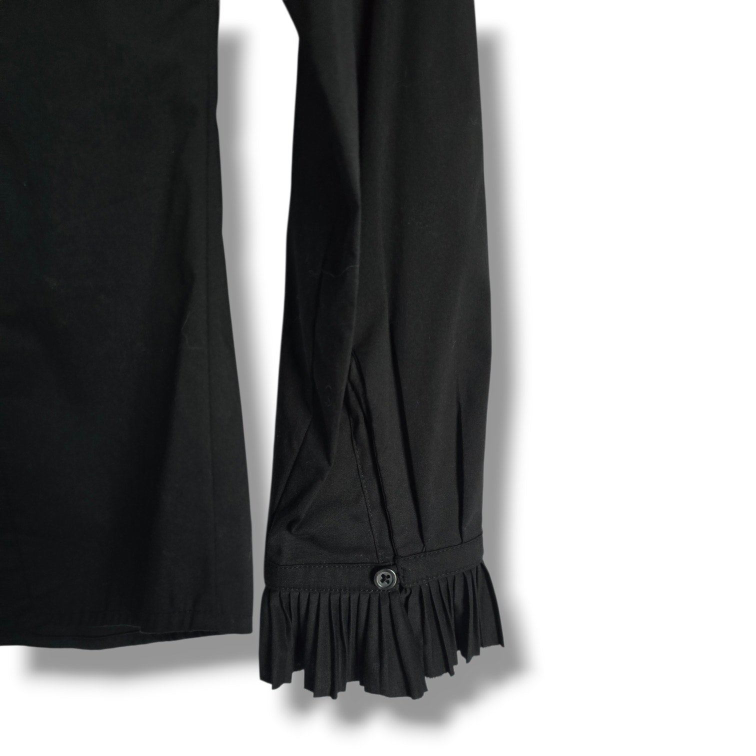 Artrageous women's Black Pleated Ruffle Trim Button-Down Blouse – Small