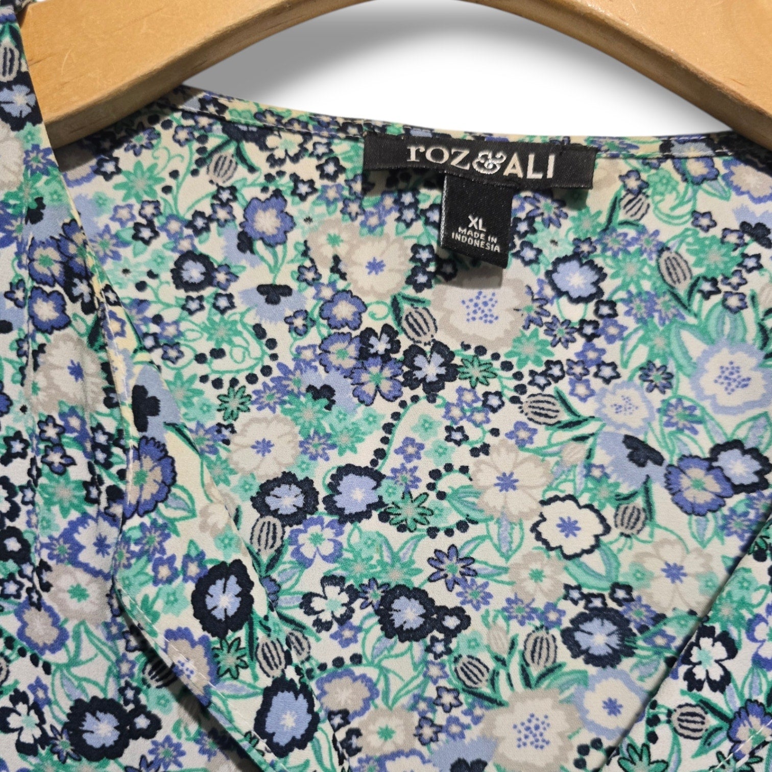 Roz & Ali Women's Size XL Blue Green Floral Flutter Sleeve Blouse Top