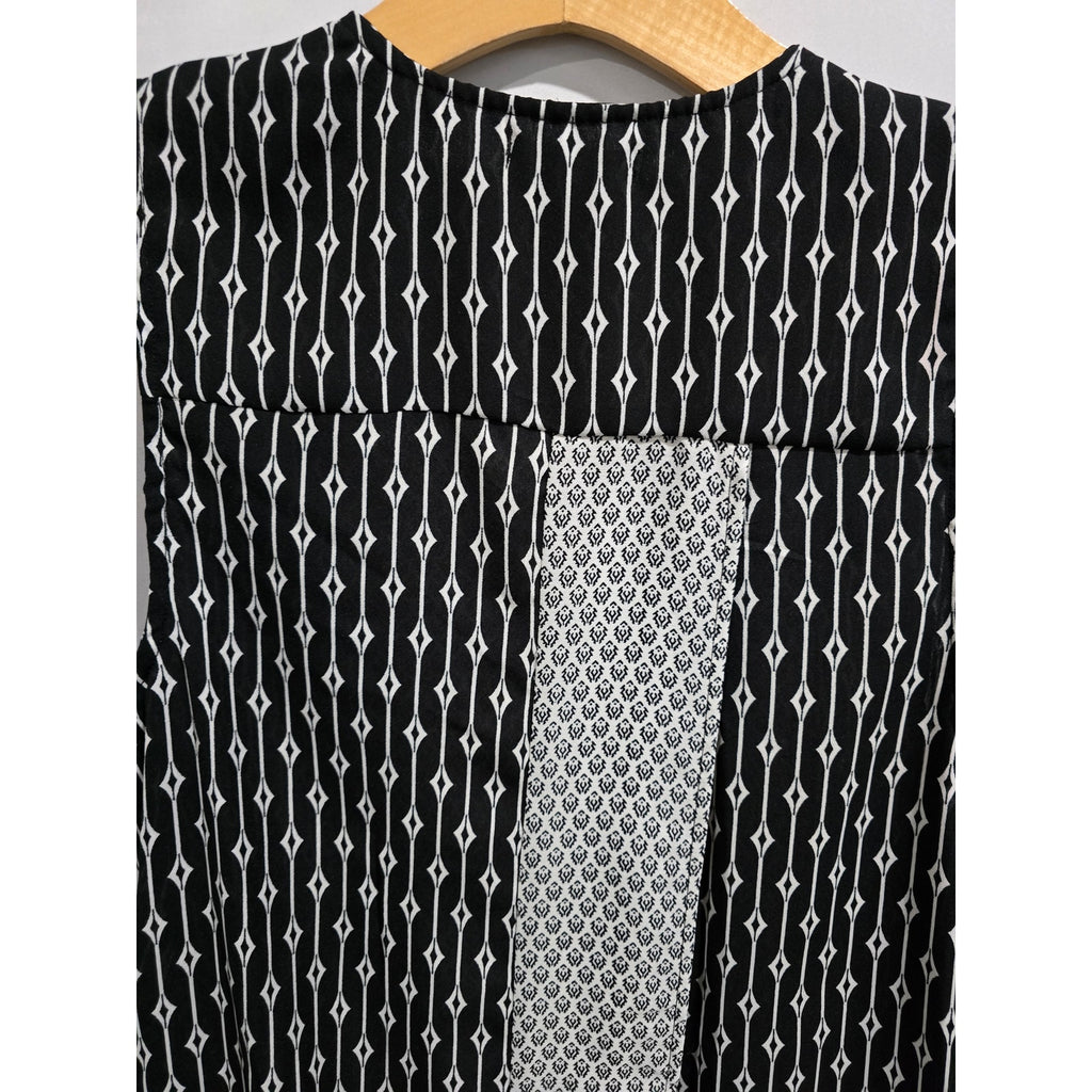 Chelsea & Theodore Women’s Black & White Geometric Open Front Long Vest – Size L