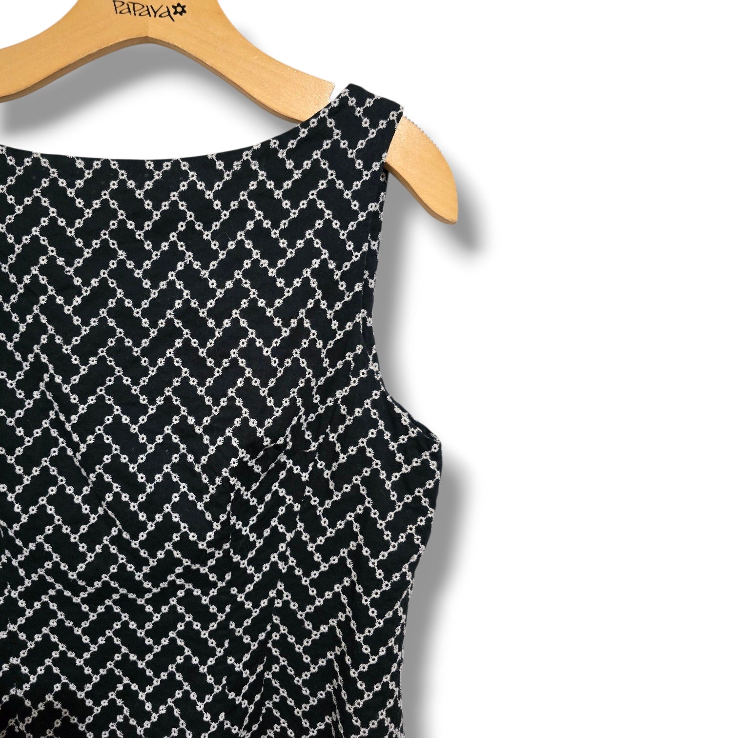 Jones New York Signature Women’s Black & White Textured Sleeveless Sheath Dress