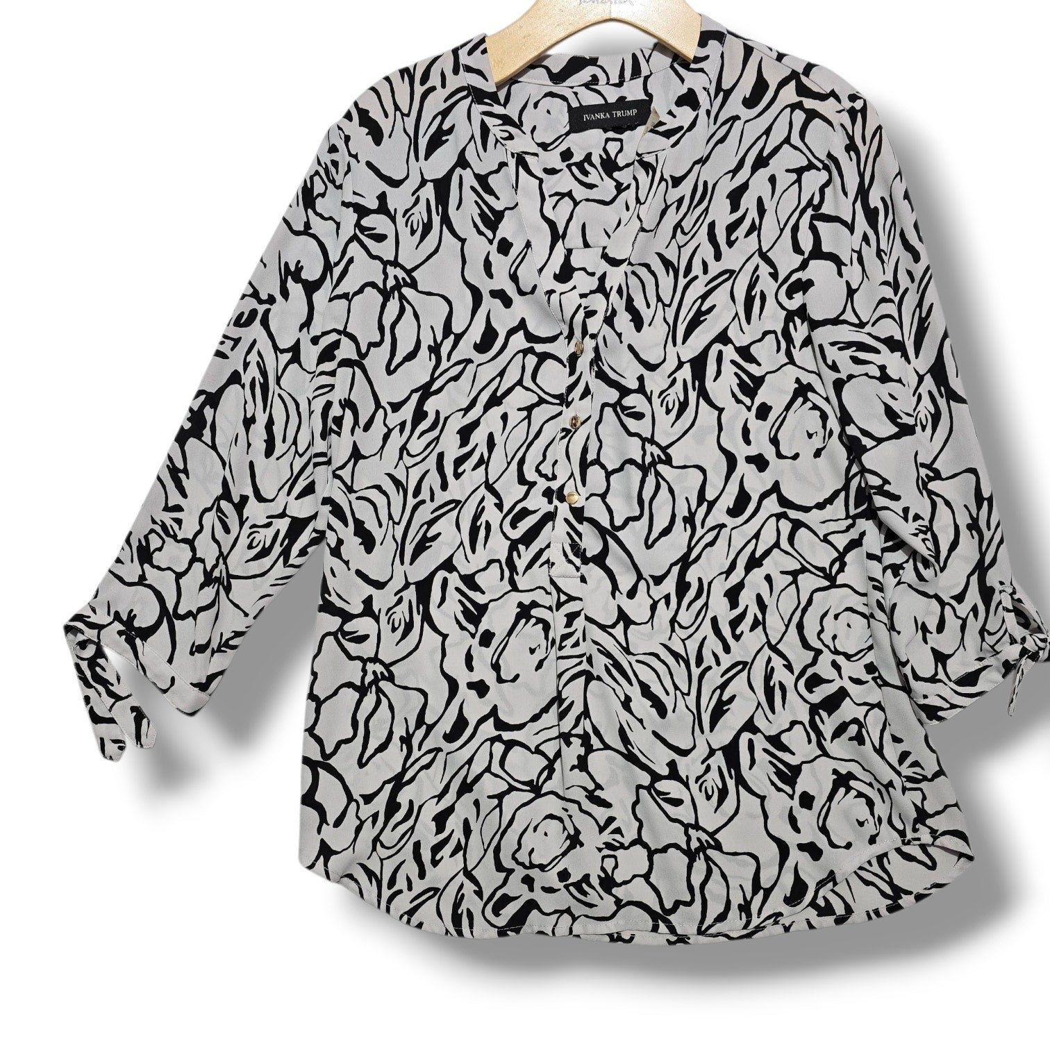 Ivanka Trump women’s Black & White Abstract Floral Tunic Blouse - small