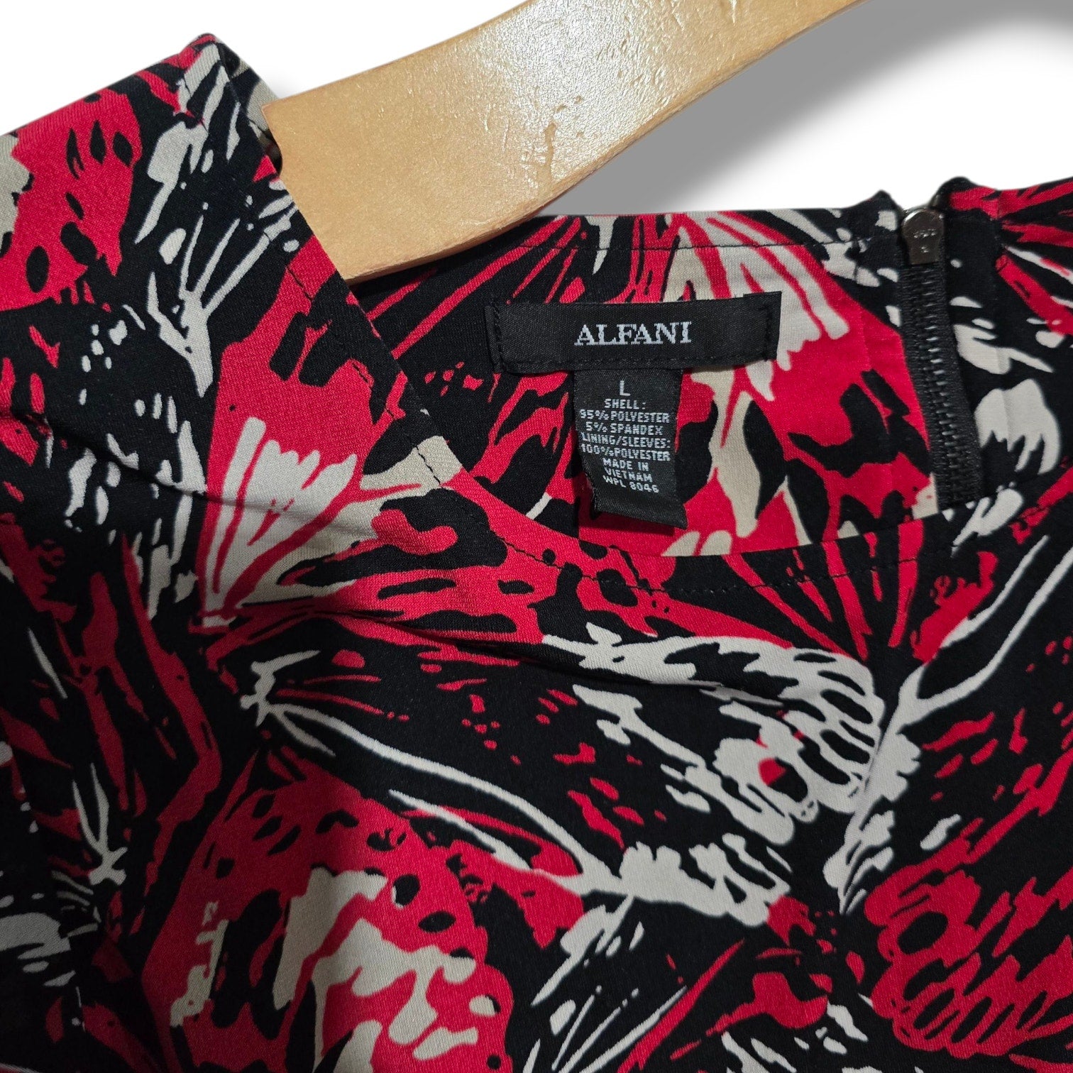 Alfani Women’s Red Black Abstract Print Long Sleeve Ruffle Blouse – Size Large