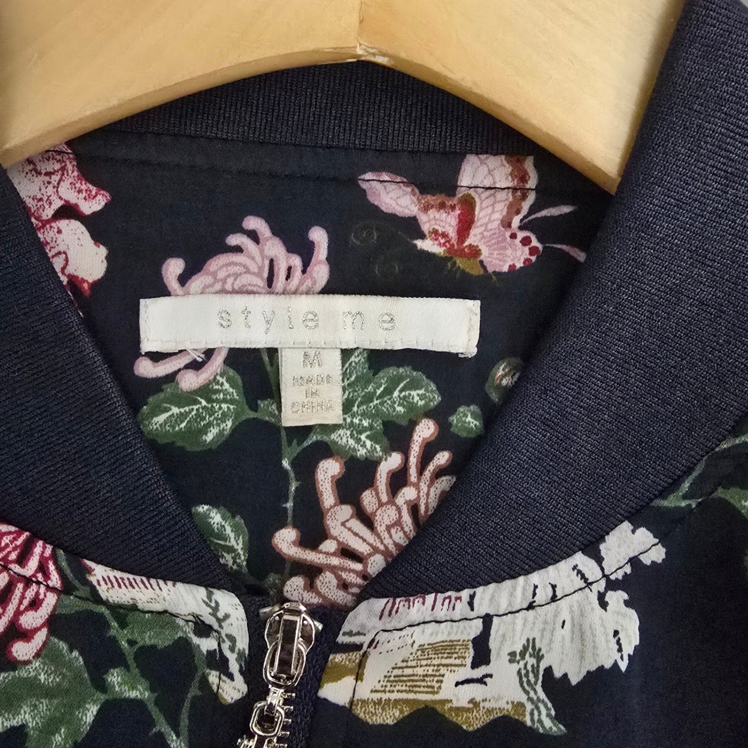 Style Me Women's Size M Navy Blue Asian Floral Butterfly Satin Bomber Jacket