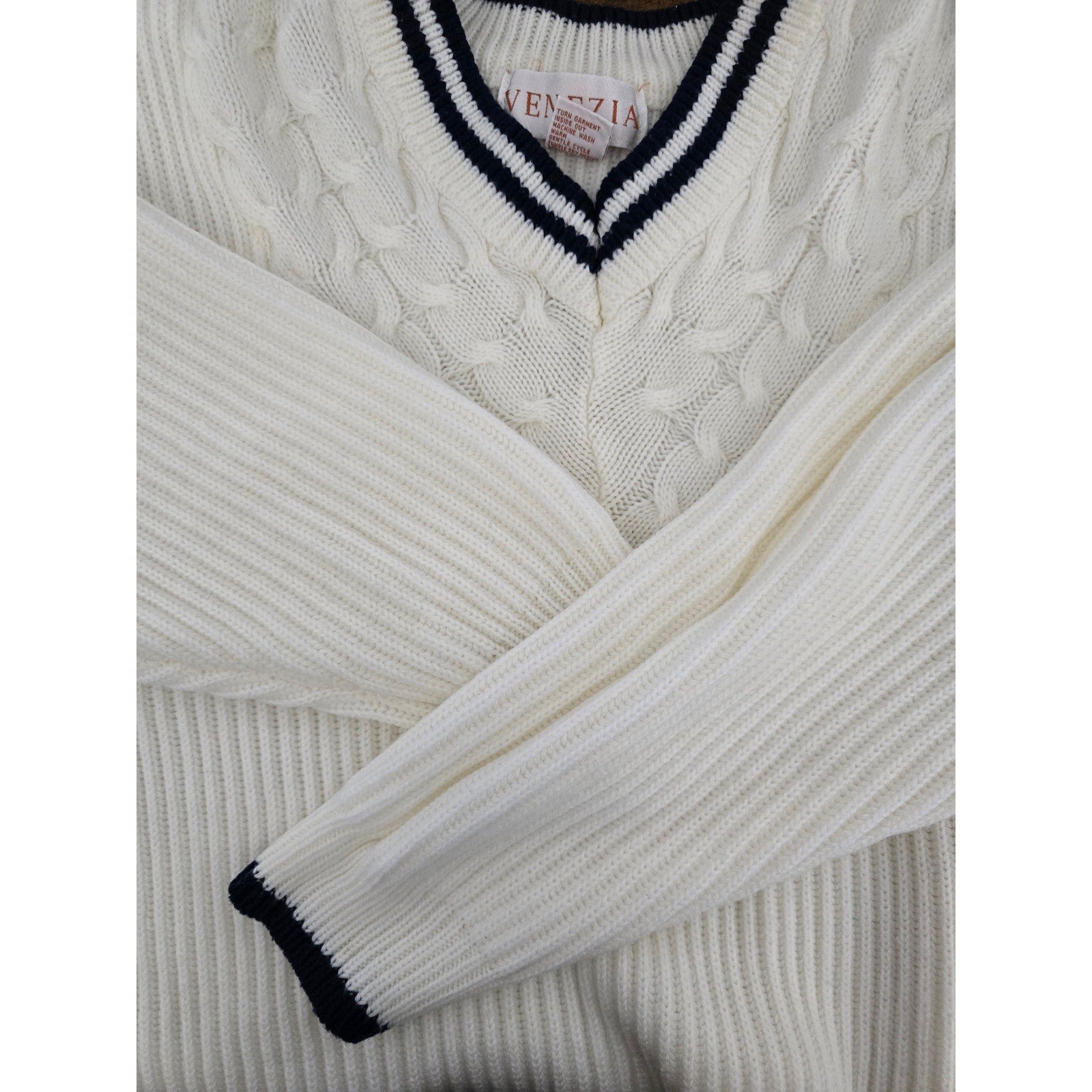 Venezia Jeans Co. Women's Plus Size 14/16 cream Cable Knit V-Neck Sweater