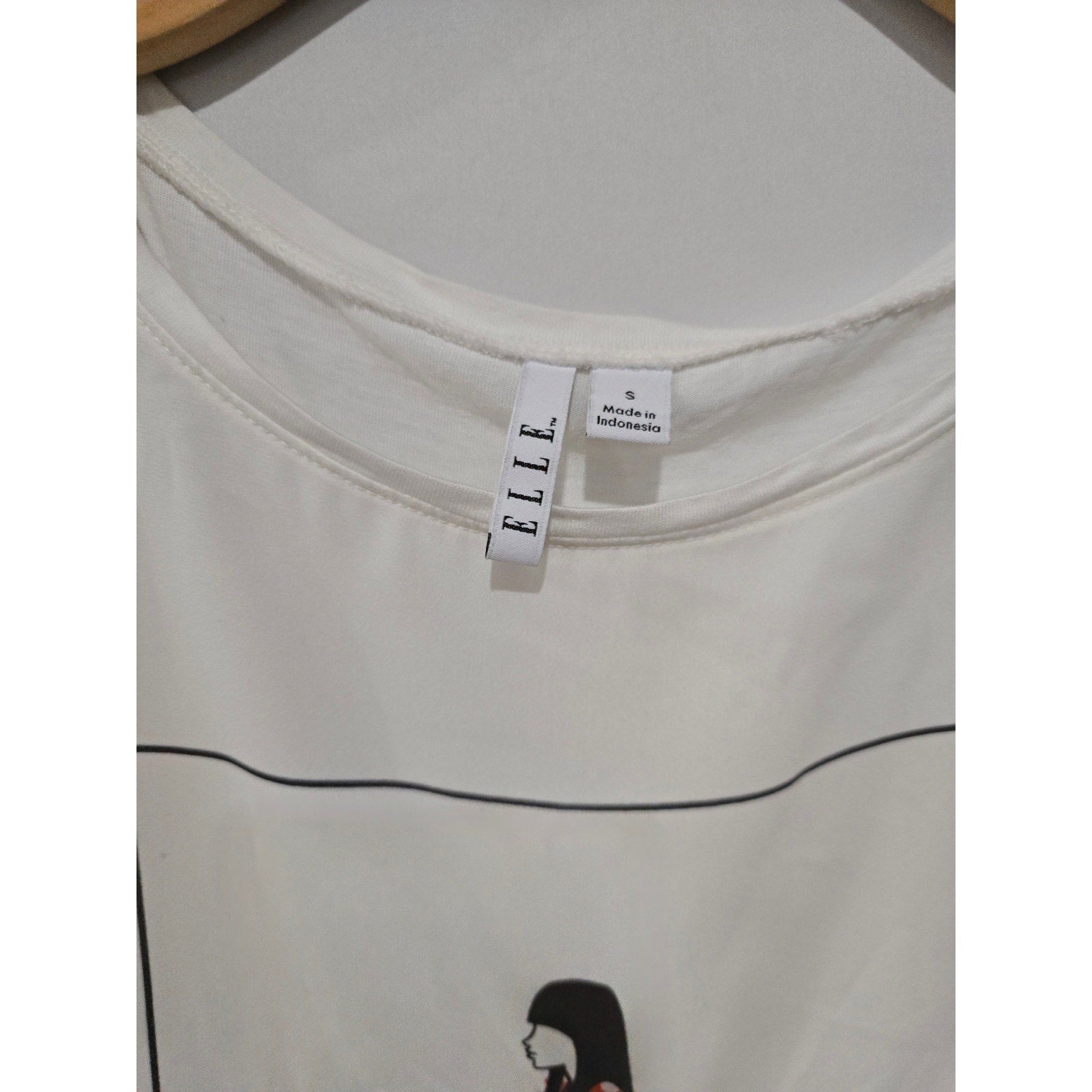 ELLE Women’s "Life Is A Runway" Graphic Tee Size Small