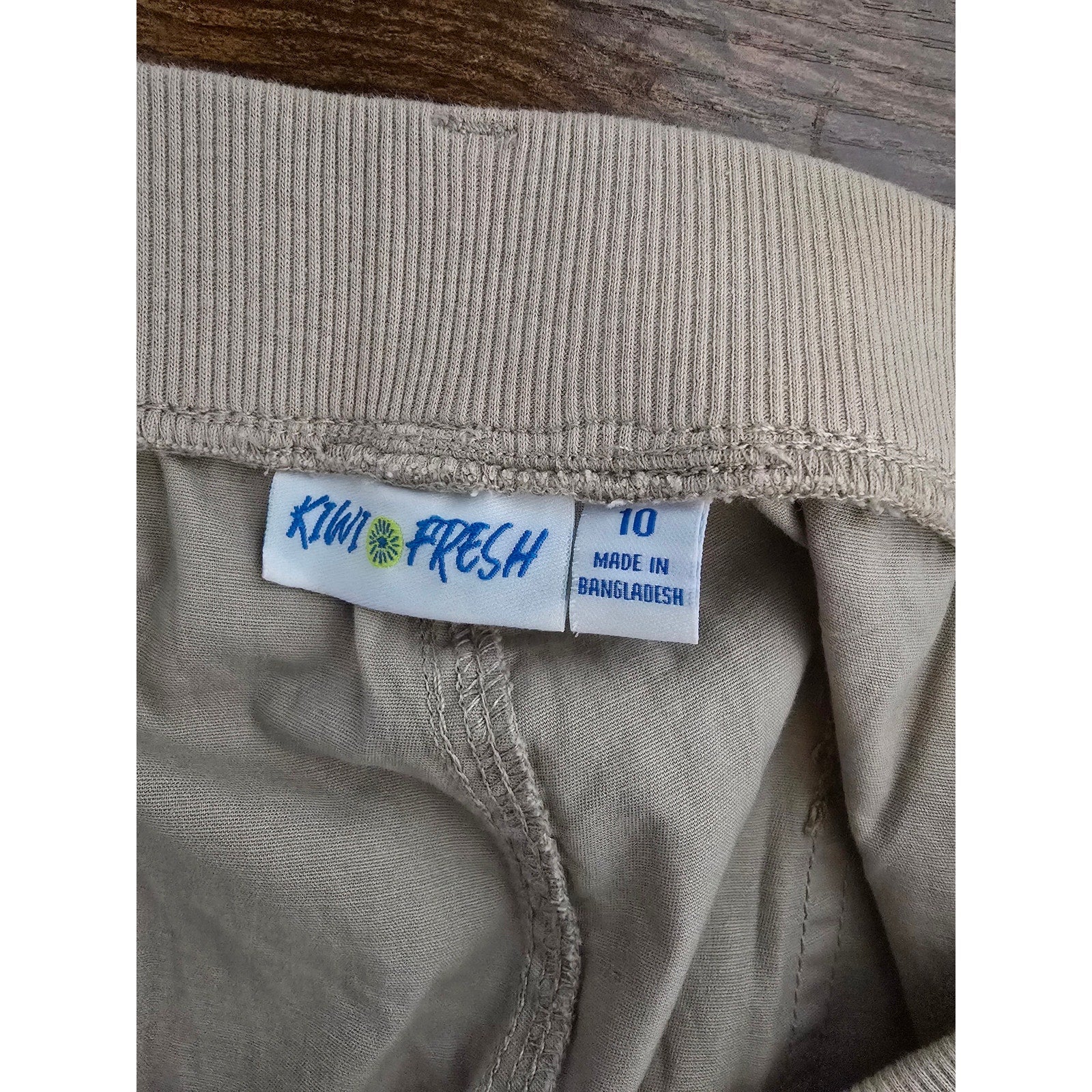 Kiwi Fresh Women's Size 10 Beige Khaki Drawstring Hem Cargo Capri Pants