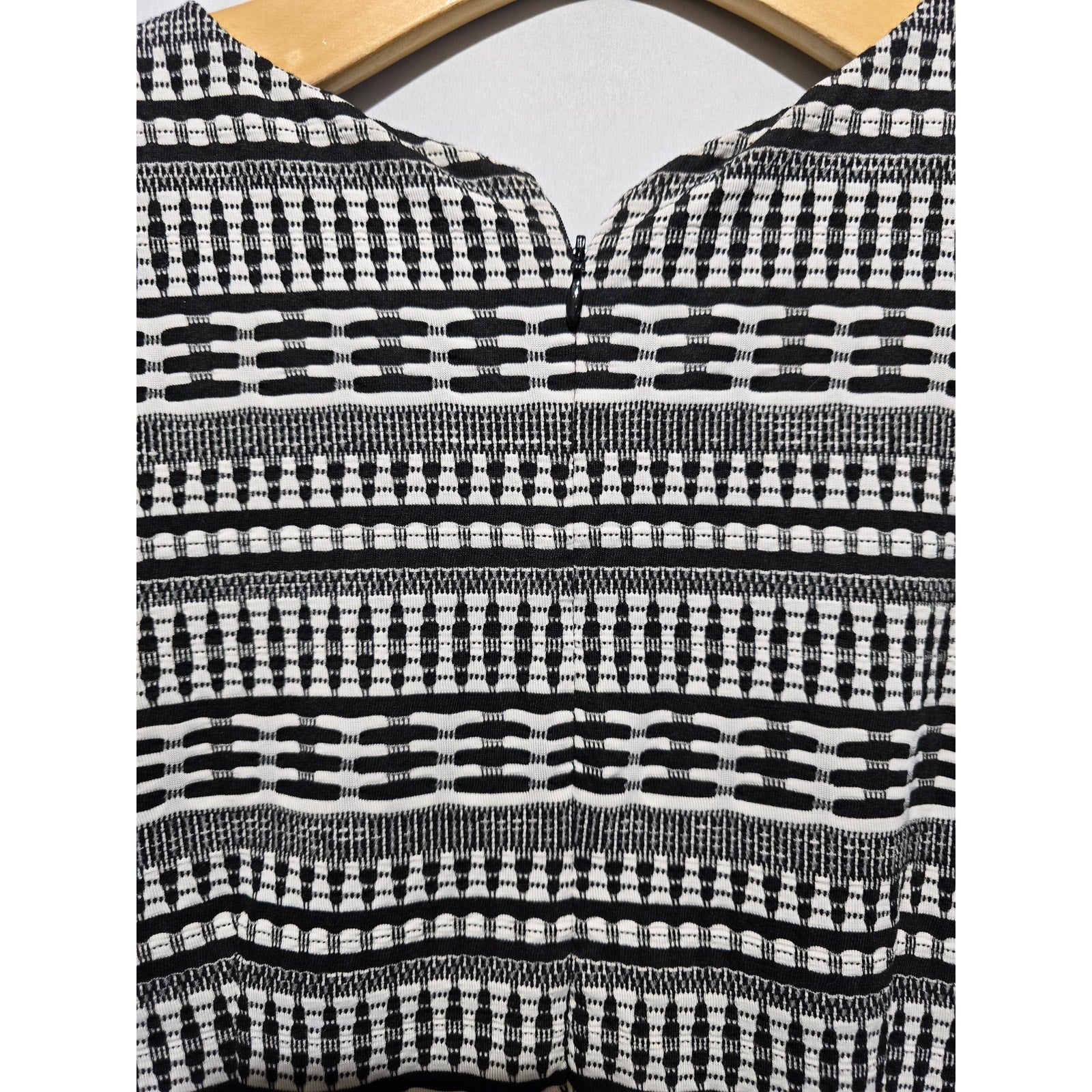 LOFT Women's Size 6 Black White Geometric Textured Knit Fit & Flare Dress
