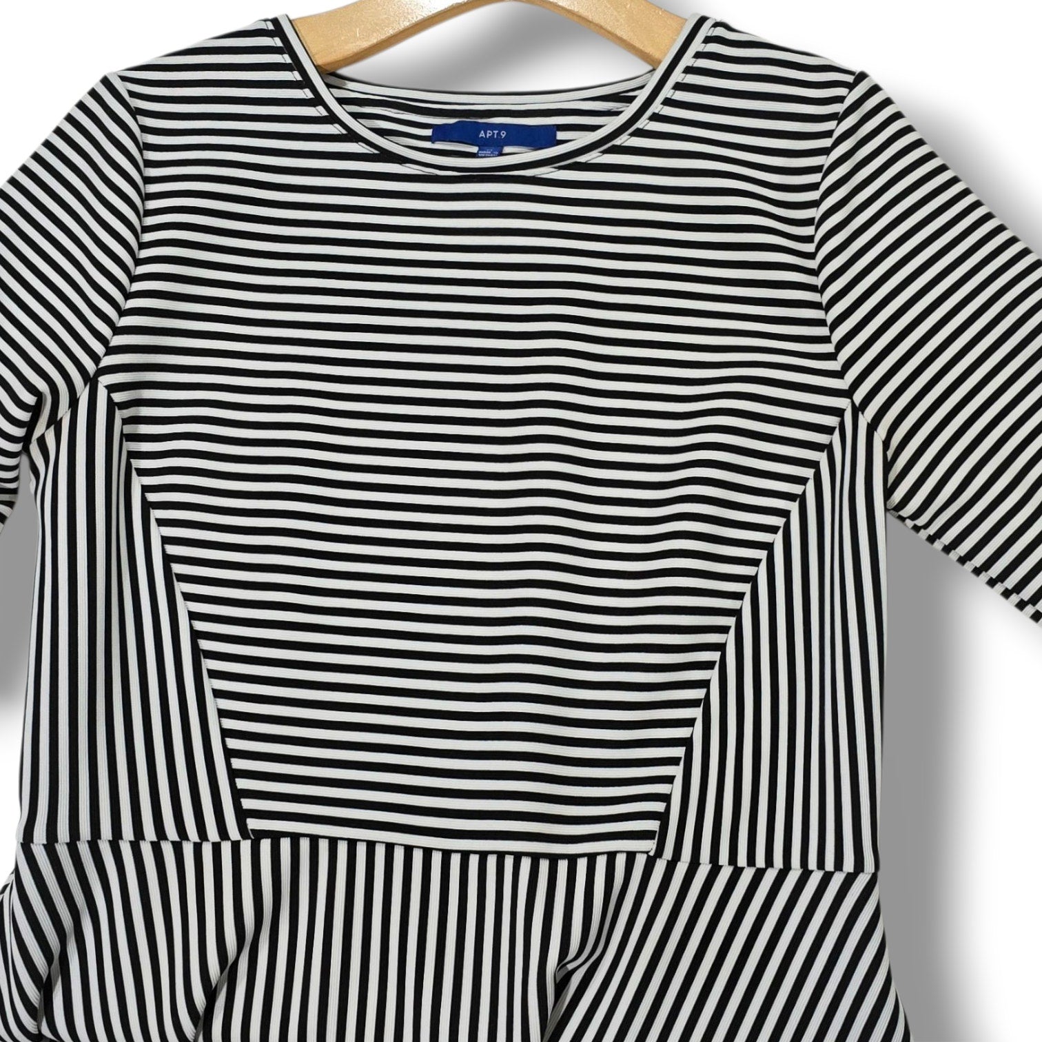 Apt. 9 Women’s Black & White Striped Fit & Flare Knit Dress – Size Medium