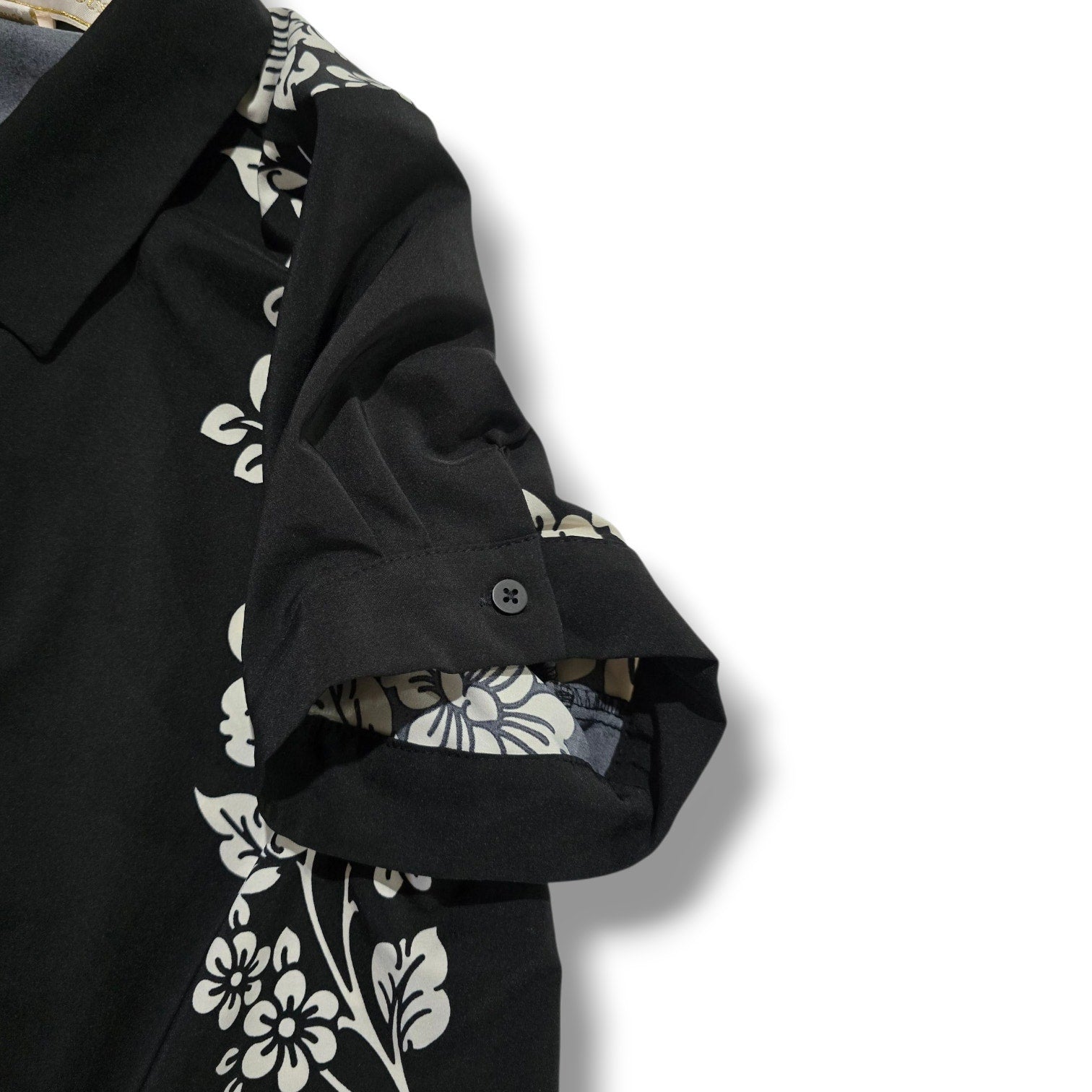 Rich & Famous Black Floral Button-Front Tie Hem Top – Size Large