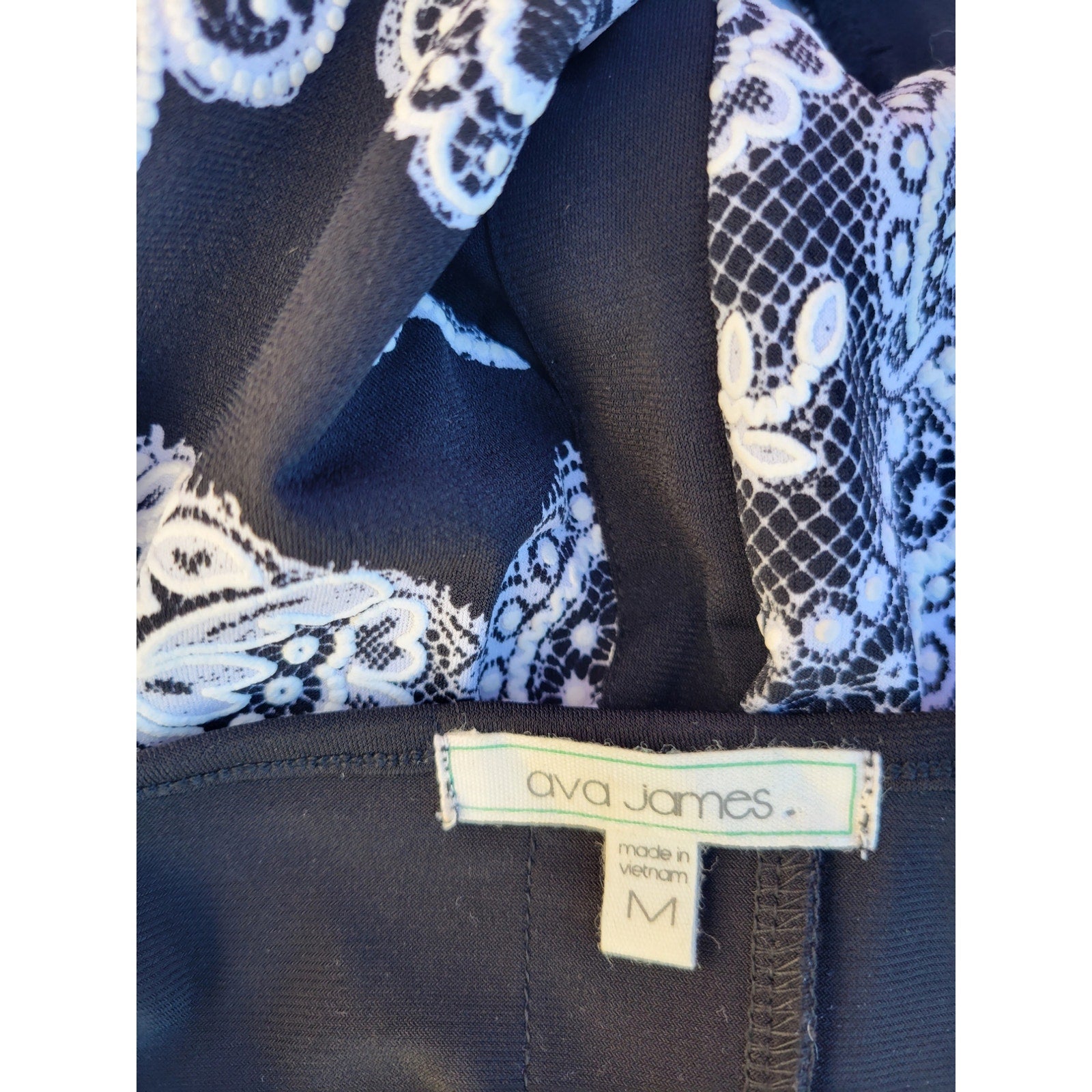 Ava James Black & White Floral Split-Back Blouse – Women’s Medium