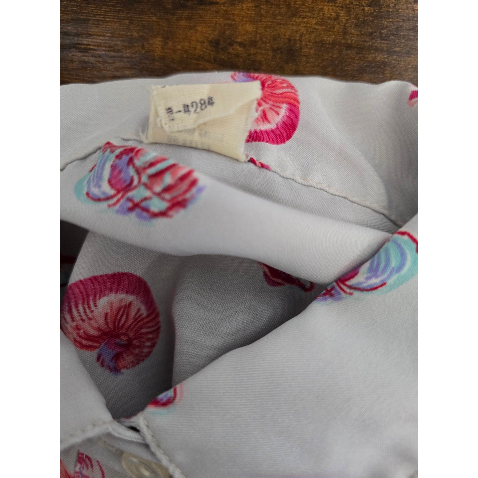 Cadisport Women's Vintage White Pink Nautical Seashell Button Down Shirt