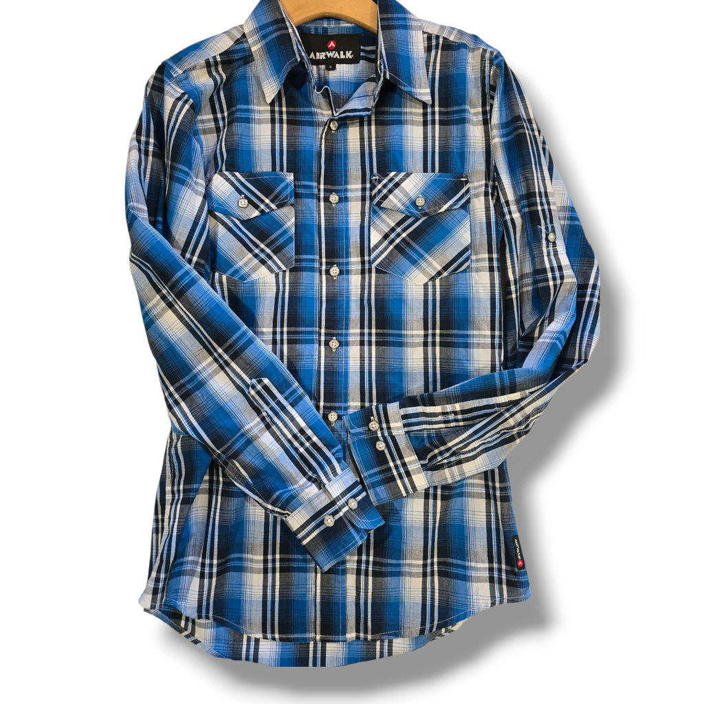 Airwalk Men’s Blue Plaid Long Sleeve Button-Down Shirt – Size Small Gently used