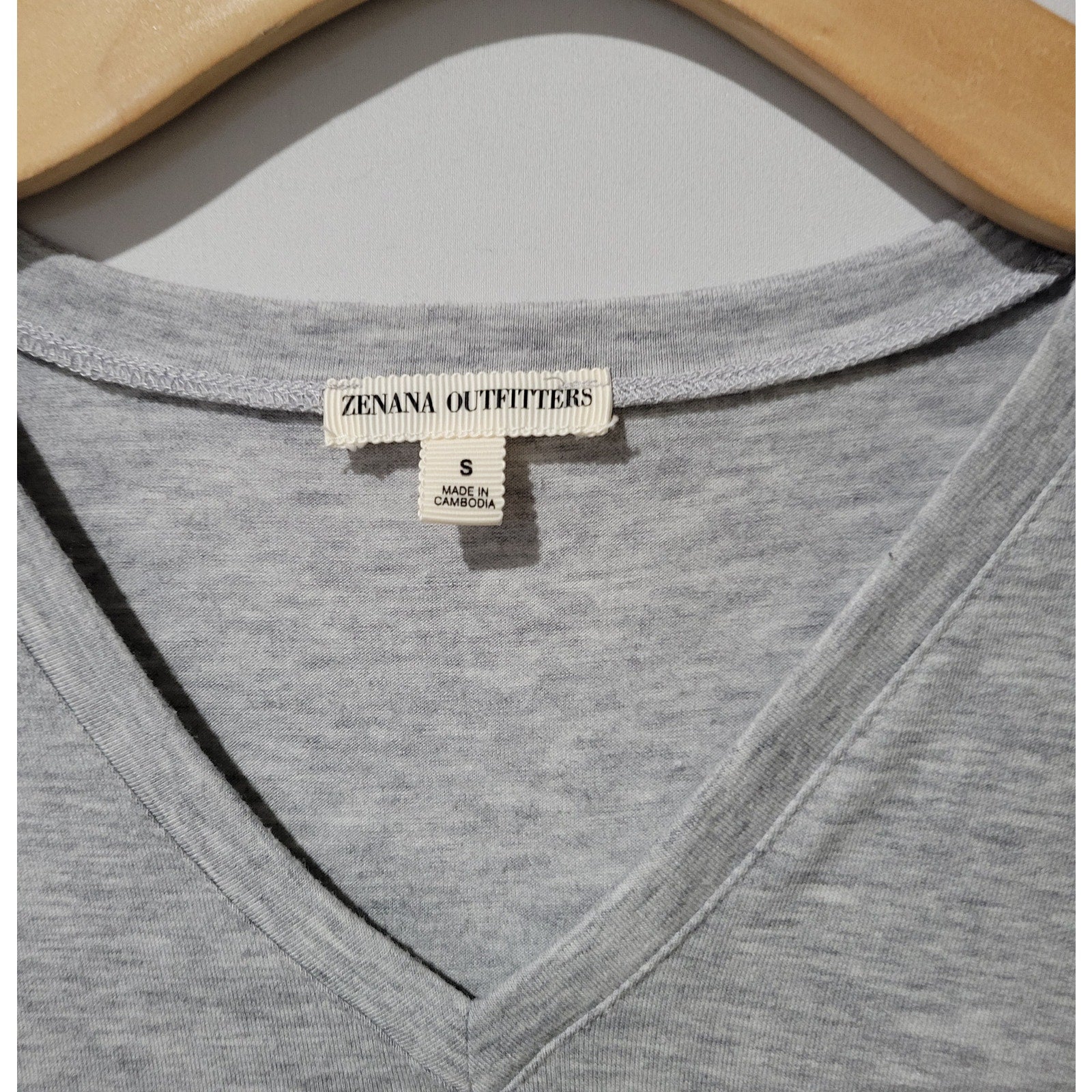 Zenana Outfitters Women’s Heather Gray V-Neck Tunic Top – Small, Rayon Spandex Blend